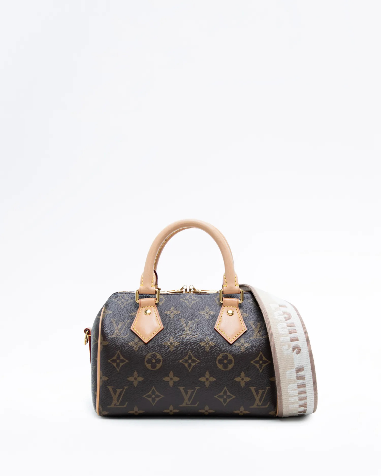 HomeHow It WorksClub PerksApply nowMerch Shop | Vivrelle