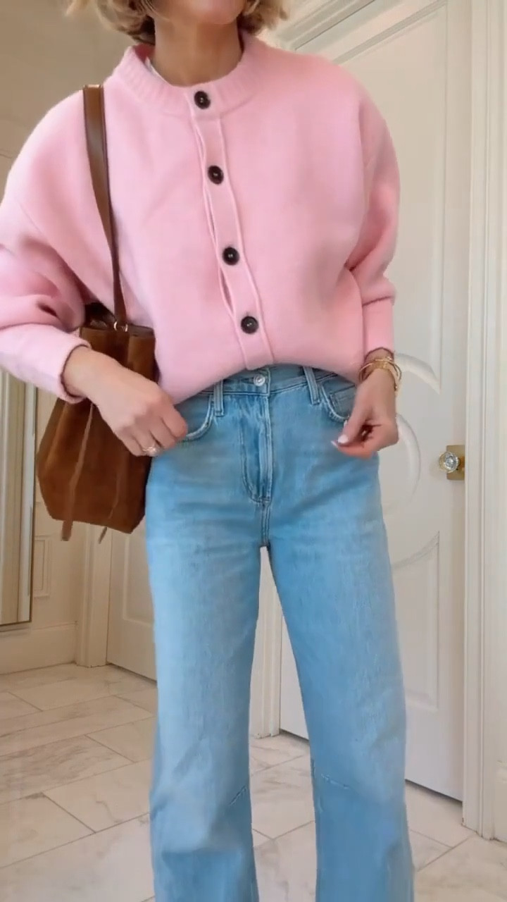 What I wore this week 💗
If you’re adding one color this season, make it pink. This cardigan makes a simple jeans + sneakers outfit feel styled and intentional.

Comfortable, flattering, and on repeat. @Zara 

#LTKootd