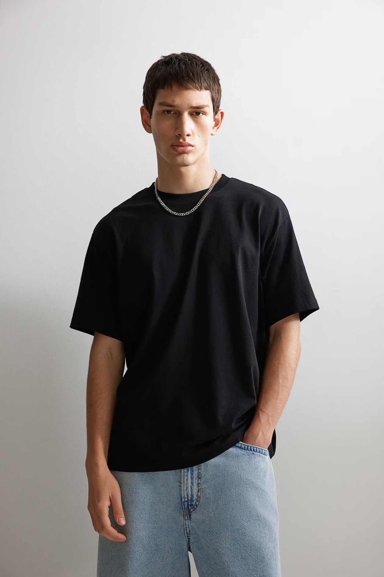 Loose Fit T-shirt - Round neck - Short sleeve - Black - Men | H&M GB | H&M (UK, MY, IN, SG, PH, TW, HK)