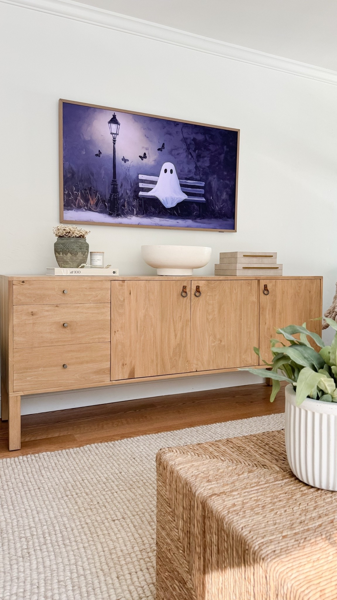Coastal Living Room

Home decor, fall decor, frame TV, sideboard, media console table jute rug, sherri calnan home

#LTKHome
