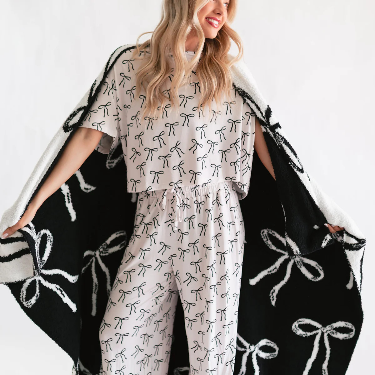 Adult Plush Throw Blanket in Black and white bows | Silks Design