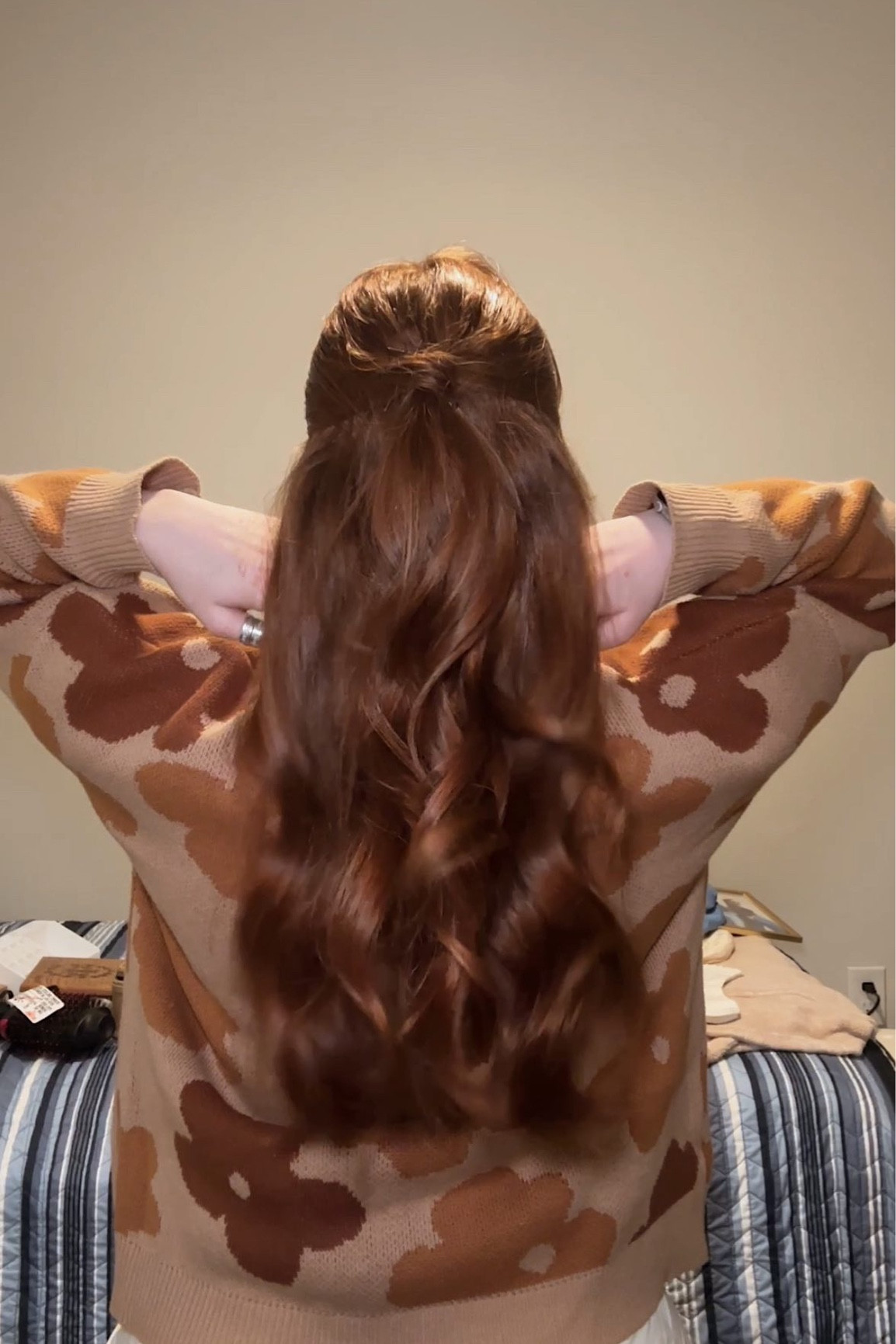 this easy half up is perfect when you want a quick, elevated look!! 👩🏻‍🦰🫶🏻✨

five minute hairstyle, easy hairstyle, simple hairstyle, half up hairstyle, hair tutorial, hairstyle, hair, aesthetic, trend, discover #fiveminutehairstyles #easyhairstyles #simplehairstyles #halfuphairstyle #halfuphair #hairtutorial #hairstyle #hair #aesthetic #trend #discover