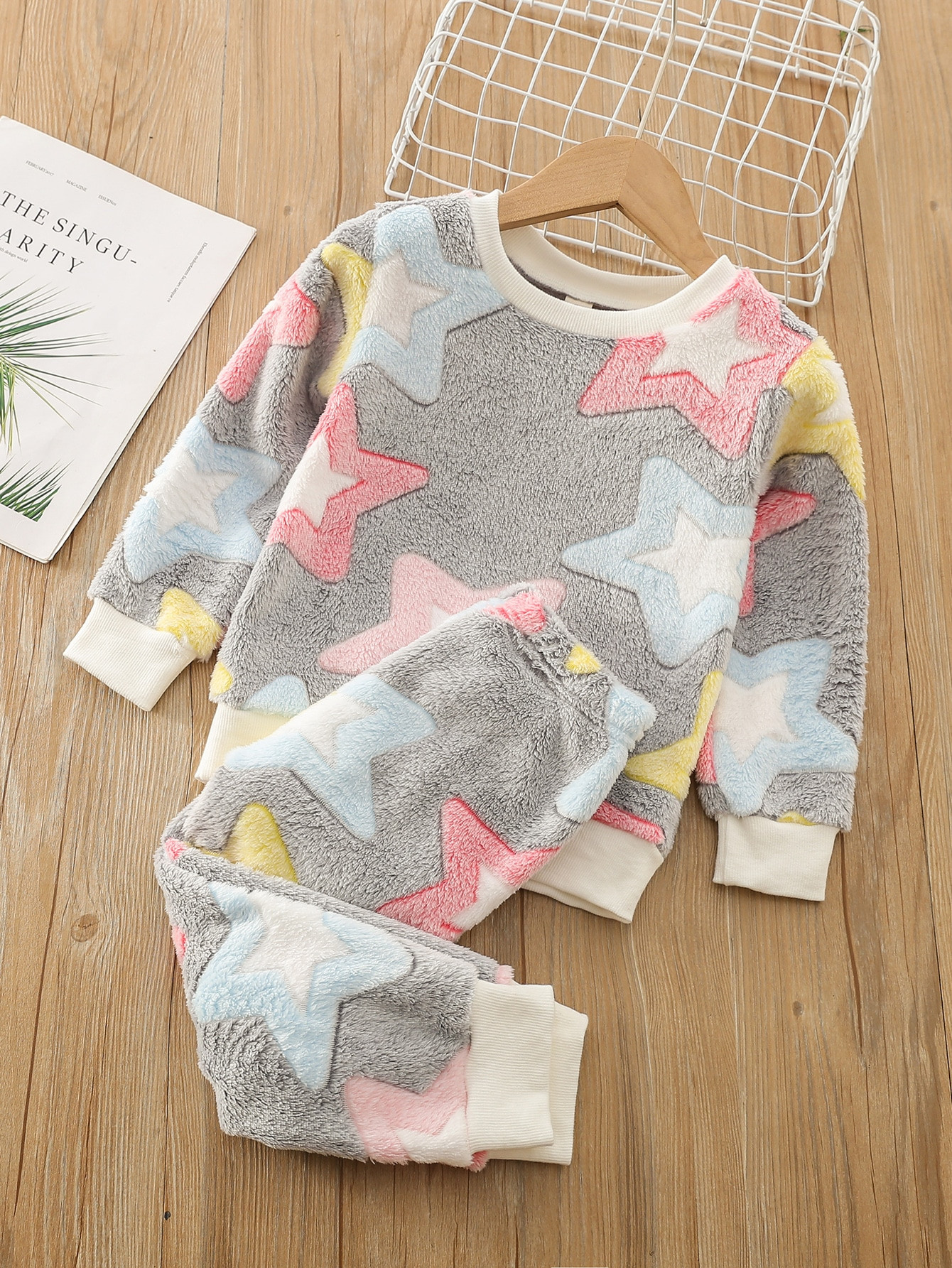 Young Girl Star Pattern Flannel Pullover & Sweatpants | SHEIN USA | SHEIN