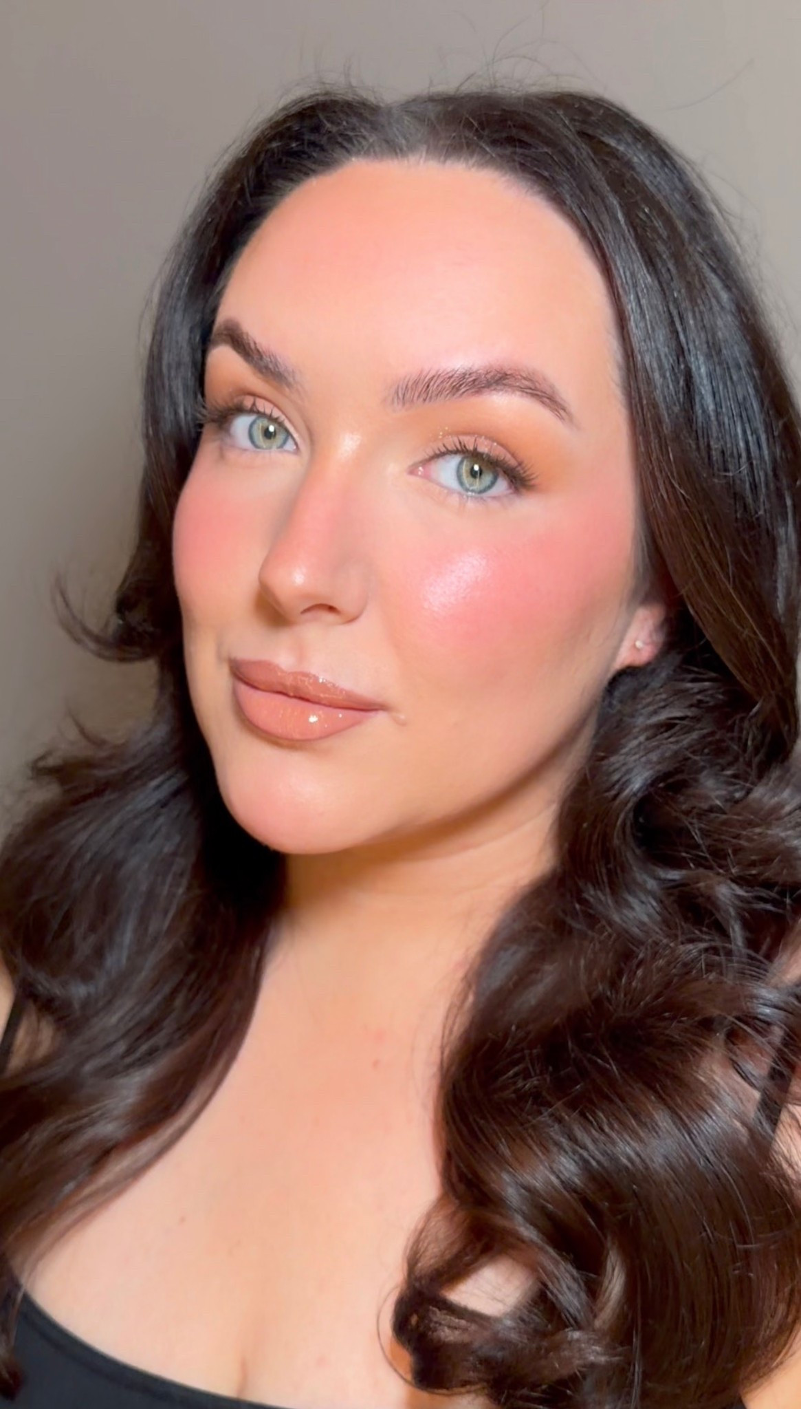 Flawless undereye/correcting dark circles 

@hudabeauty colour corrector in ‘pink pomelo’ & powder in ‘cherry blossom cake’ 
@esteelauder concealer ‘2C’ 

#LTKireland #LTKbeauty