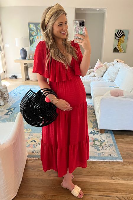 Love a pop of red…esp when it’s game day in Georgia! Wearing a small. #pregnant #maternity #godawgs #gameday 

#LTKbump
