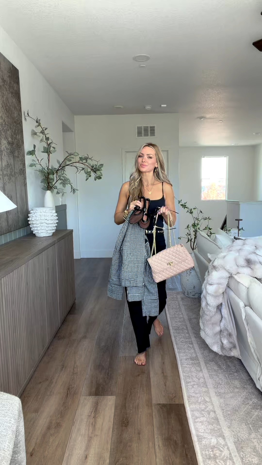 Must Have Amazon Finds I'm telling all my friends about! comment AMAZON below and I will message you all the details!
Leopard cardigan, studded crop denim jacket, cutest puff shoulder faux suede jacket, printed bomber jacket, Fall bags and more!

#momoutfit #outfitinspo #everydayoutfits #casualstyle #casualoutfitideas 