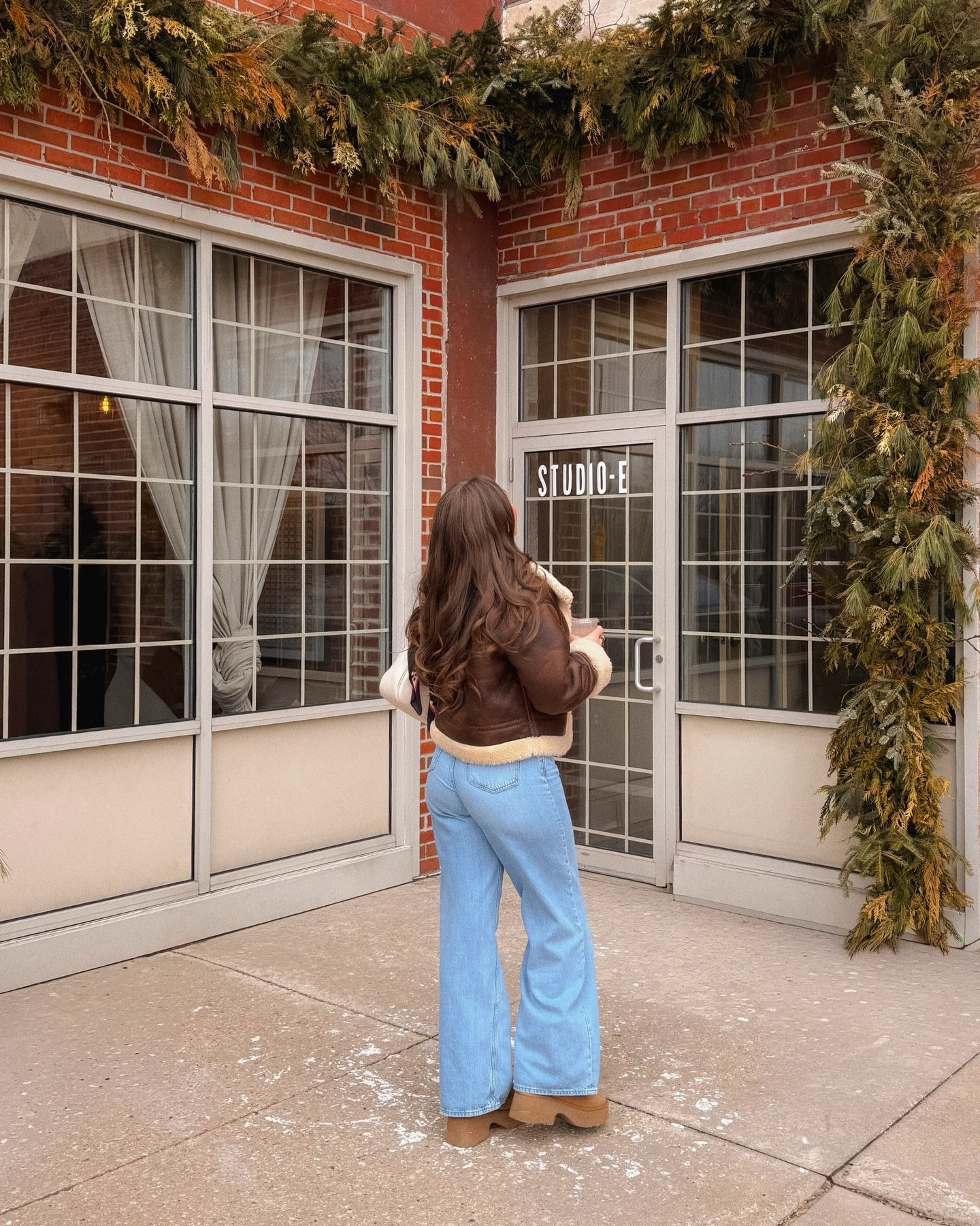 Effortless Winter Outfit Formula

This faux leather sherpa jacket is the star: warm, structured, and looks way more expensive than it is!

Paired with my favorite curve love wide-leg jeans and a fitted white long sleeve for an easy, flattering base

Finished with platform boots, mini crew socks, and simple gold jewelry

All exact pieces are linked ✨


#LTKdayinmylife #LTKSeasonal #LTKootd