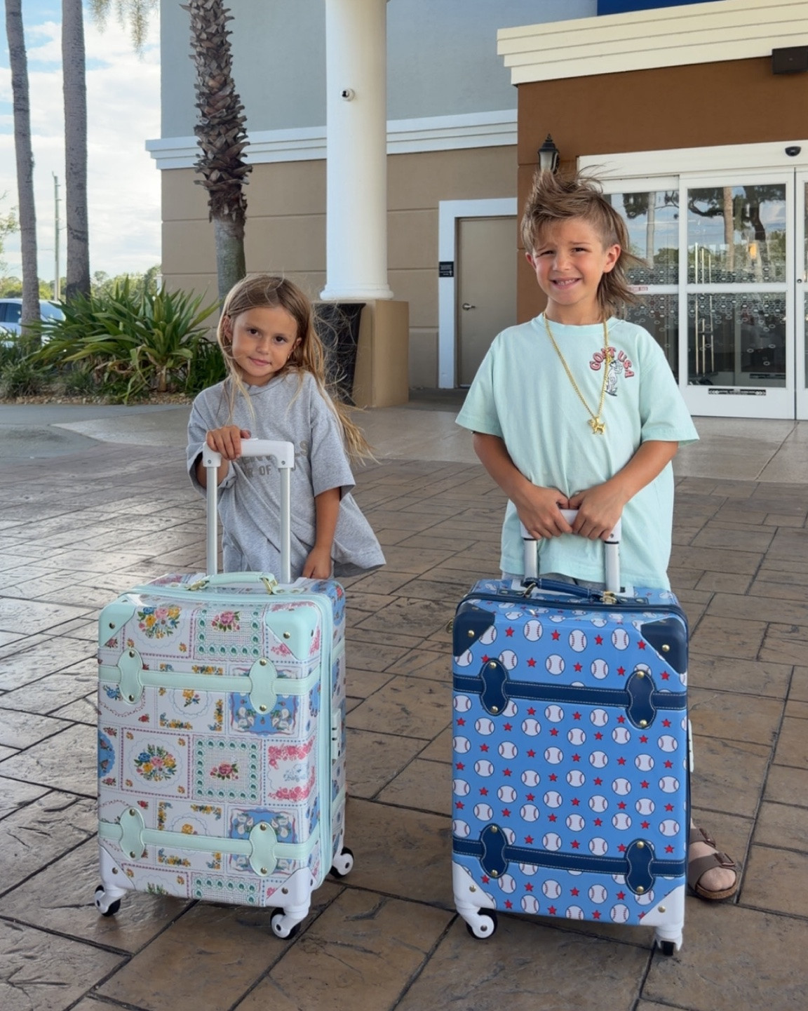 questions about these suitcases - nothing to link. They are from SweetHoney and currently on SALE. 🙌🏼
