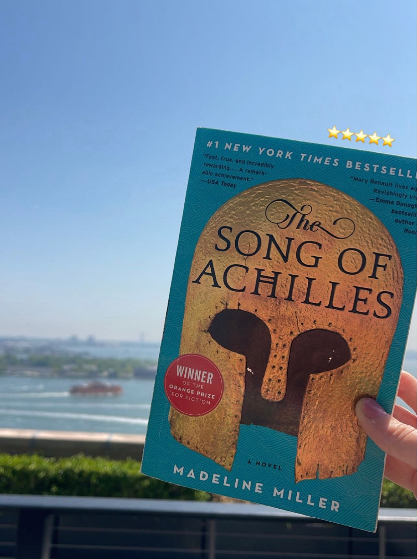 📚 The Song of Achilles 
✏️ Madeline Miller
⭐️ 5/5 stars 
🐛 this book was written so beautifully. a unique twist on your typical love story. there was a lot on greek mythology (which i don't know much about, so it was great to learn more), and it was much heavier than most love stories in the BEST way possible. 