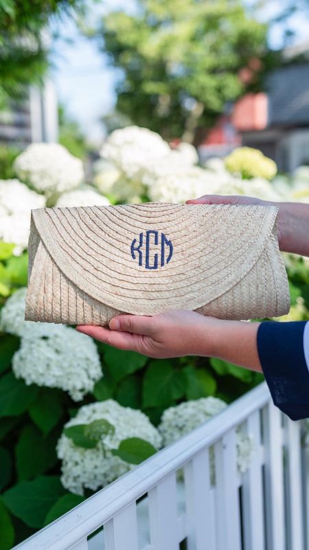 This palm clutch is a great price and so chic for spring and summer 

#LTKfindsunder50 #LTKsalealert #LTKitbag