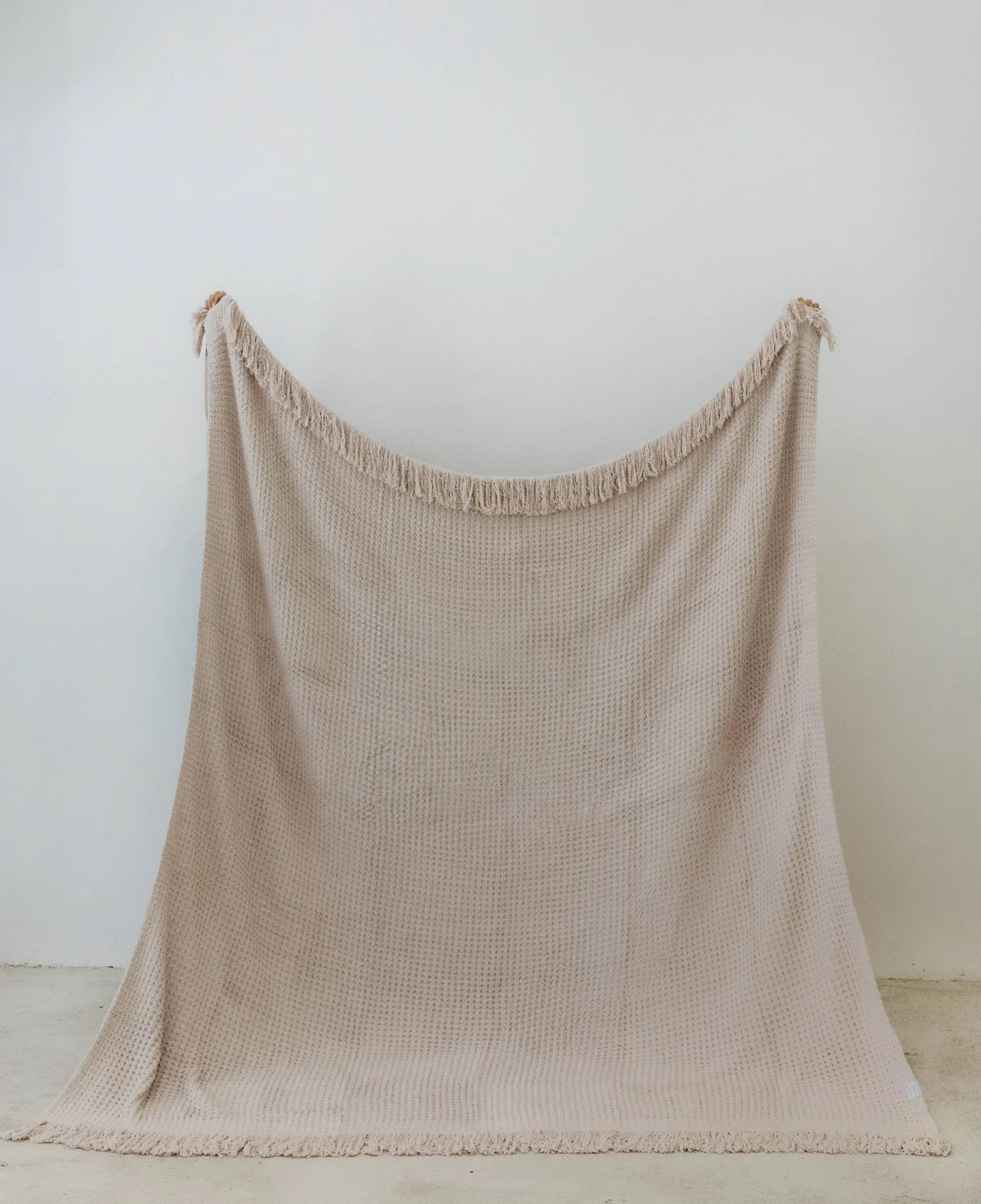 She’s luxe. She’s oversized. She’s BACK in a new color! ✨SAND✨

Our Sand Fringe Waffle Blanket (90*90) is the perfect neutral layer to elevate any room. Made from our signature soft waffle knit with a kozy weight and oversized fit.. and she has FRINGE! Whether you’re curling up for a nap or styling it over your bed or couch, this one’s both a must-have!!

The color is sand!

#LTKFindsUnder100 #LTKSeasonal #LTKHome