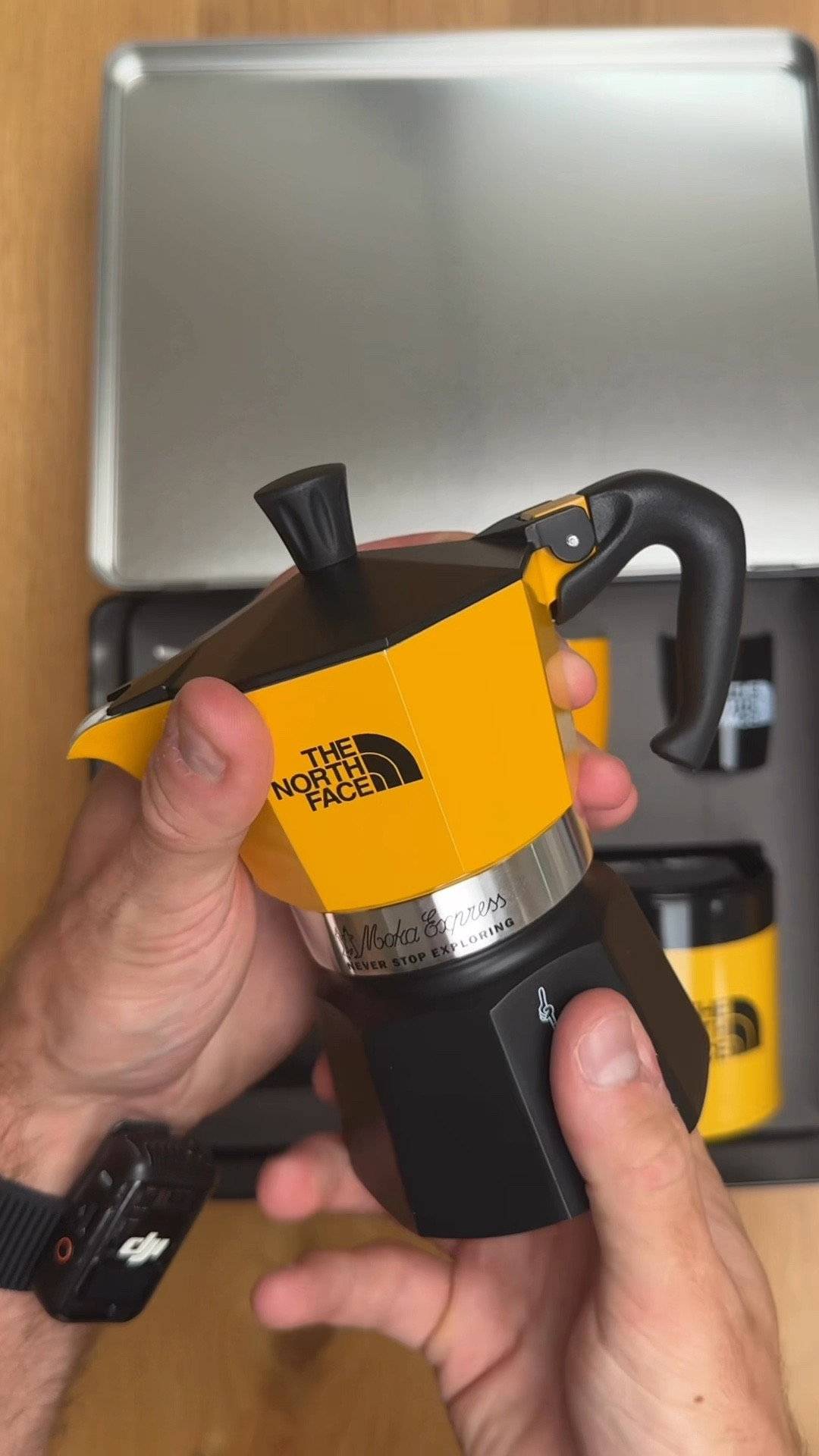 Bialetti X The North Face 🏔️☕️ 🤯

Coffee, adventure, and style in one iconic collab.

Inside the set:

• ☕ Moka Express 3-Cup – the classic Italian brew

• 🥄 Two metallic cups + matching spoons – adventure-ready

• 🌟 Perfetto Moka Classico blend – bold, smooth flavour

Finished in Summit Gold, inspired by The North Face’s legendary Expedition Parka 🔥

@thenorthfaceuk

#thenorthface #coffee #Unboxing #ASMR #Explore #asmrunboxing #bialetti