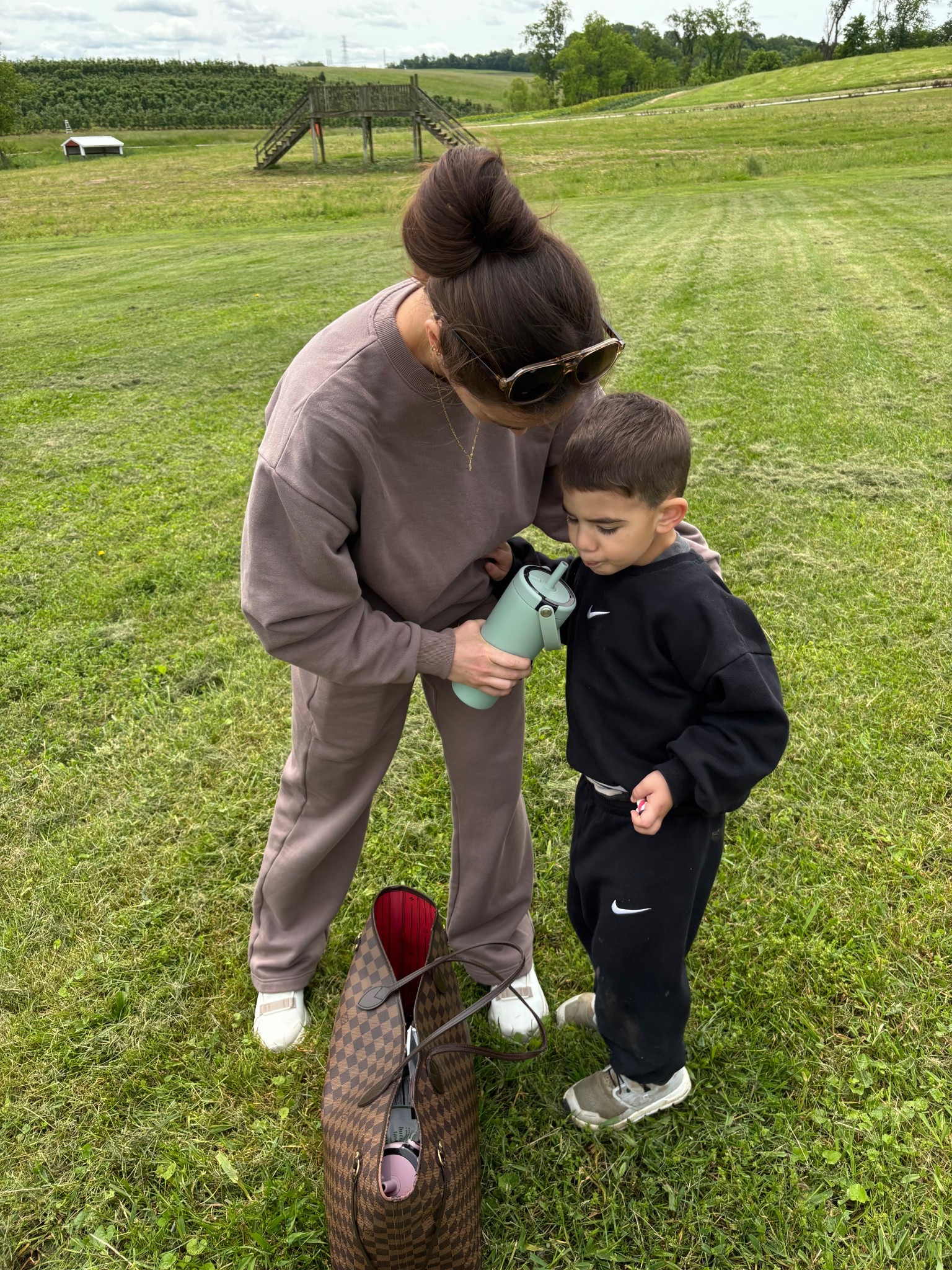 My alo set is in the mushroom shade. XS pants and Small Crewneck. 