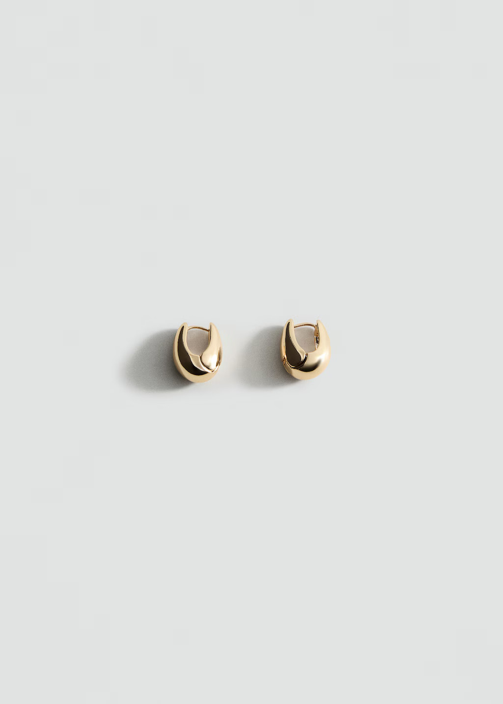 Volume hoop earrings - Women | MANGO United Kingdom | MANGO (UK)