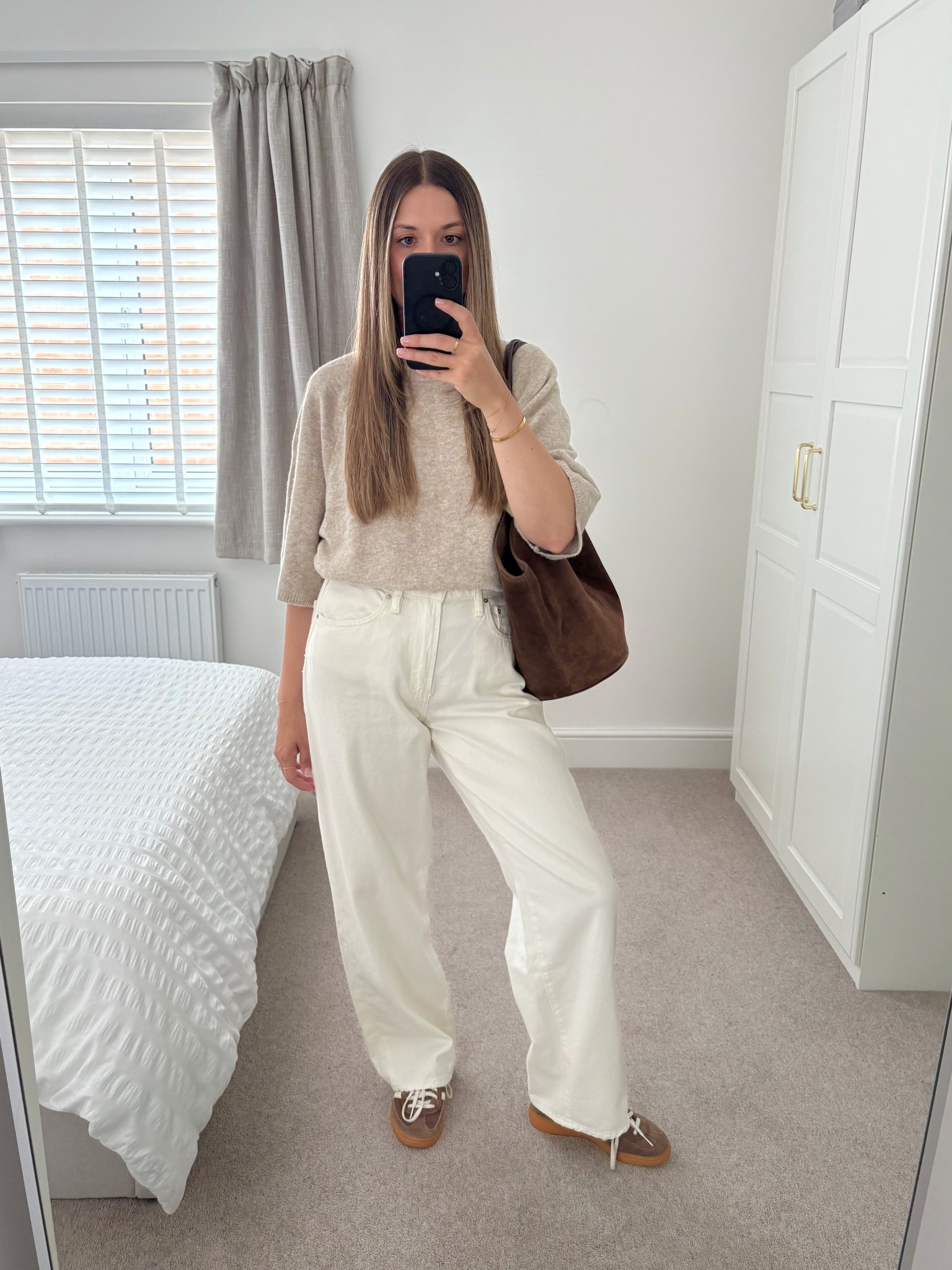 Ways to wear a short sleeved knit jumper 🫶🏼

Keeping this casual look very neutral with my ecru baggy jeans (I recommend sizing down), my brown adidas trainers and brown suede tote bag. 

#LTKautumn #LTKuk #LTKstyletip