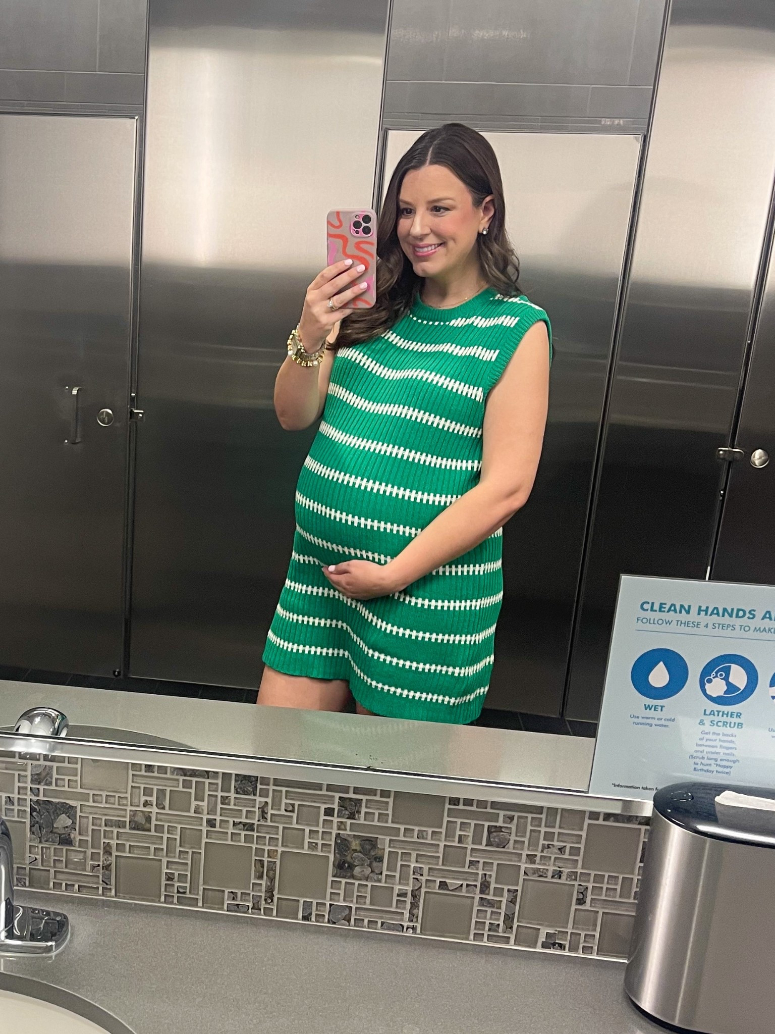 The best maternity dress - also great for postpartum 💚



#LTKBaby #LTKBump #LTKSeasonal