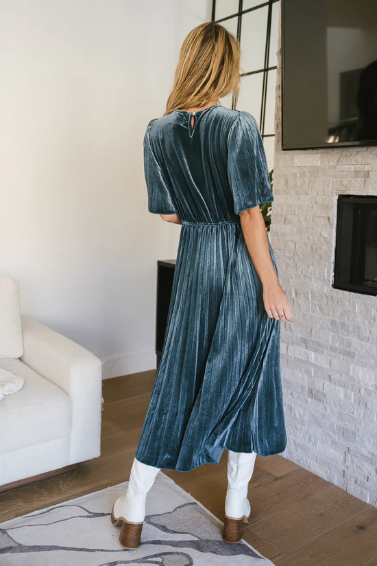 Evie Velvet Midi Dress in Teal | Böhme US
