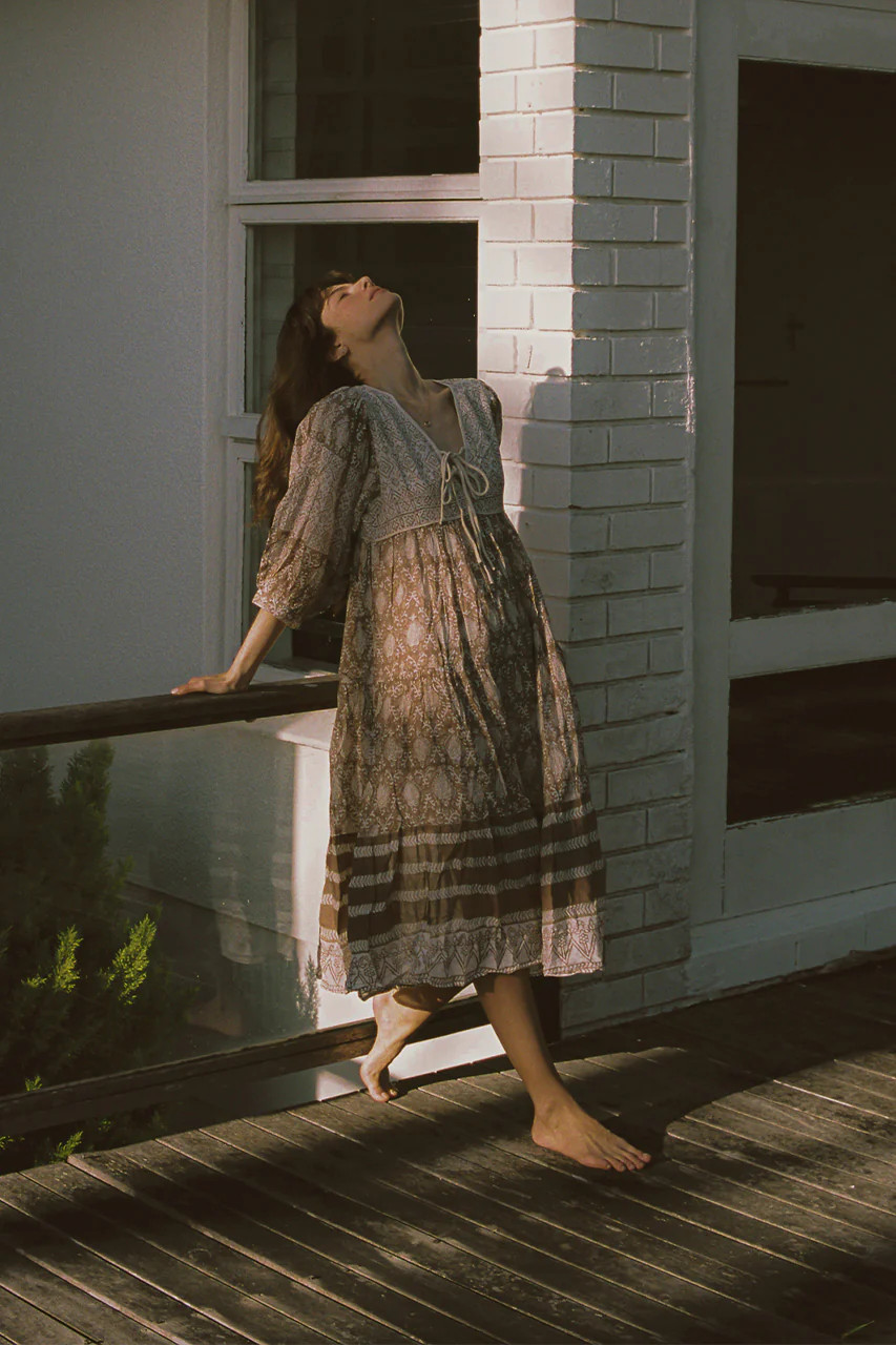 Jasmine Midi Dress - Shell | Daughters of India