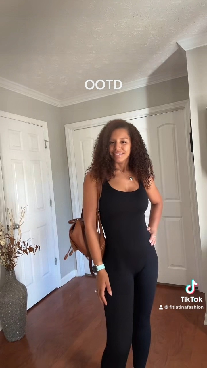 This jumpsuit fit perfectly 

#LTKStyleTip #LTKSaleAlert #LTKFindsUnder50