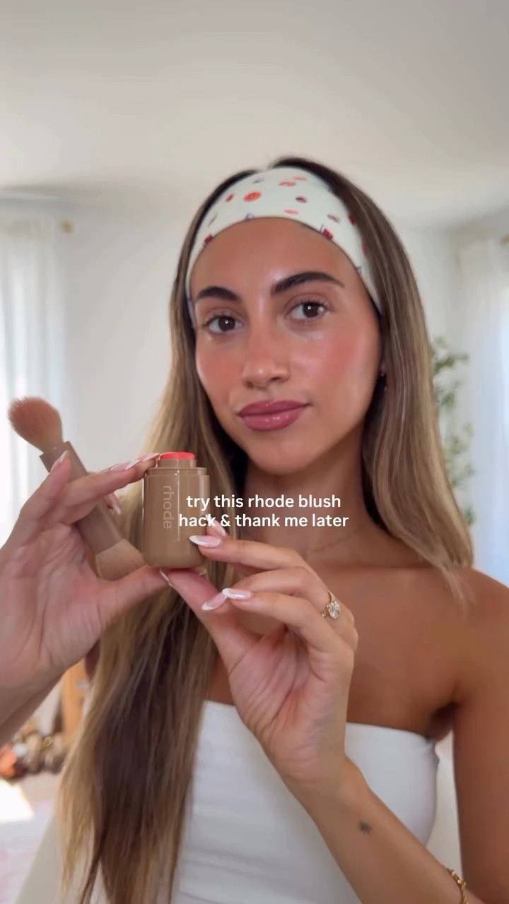 can’t stop mixing my @rhode highlight milk & pocket blush✨✨ #makeup #makeuphacks #glowskin #rhodeskin #haileybieber

#LTKselfcare #LTKgrwm #LTKBeauty