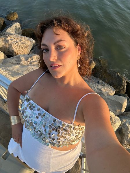 I felt like such a beautiful mermaid in this stunning white dress and glowy makeup. If you’re looking for a standout summer dress or are a beachy bride this dress is GORGE.

Bride - bridal - beach wedding attire - summer bride - curve fashion - midsize fashion - vacay style - summer makeup - glowy makeup 