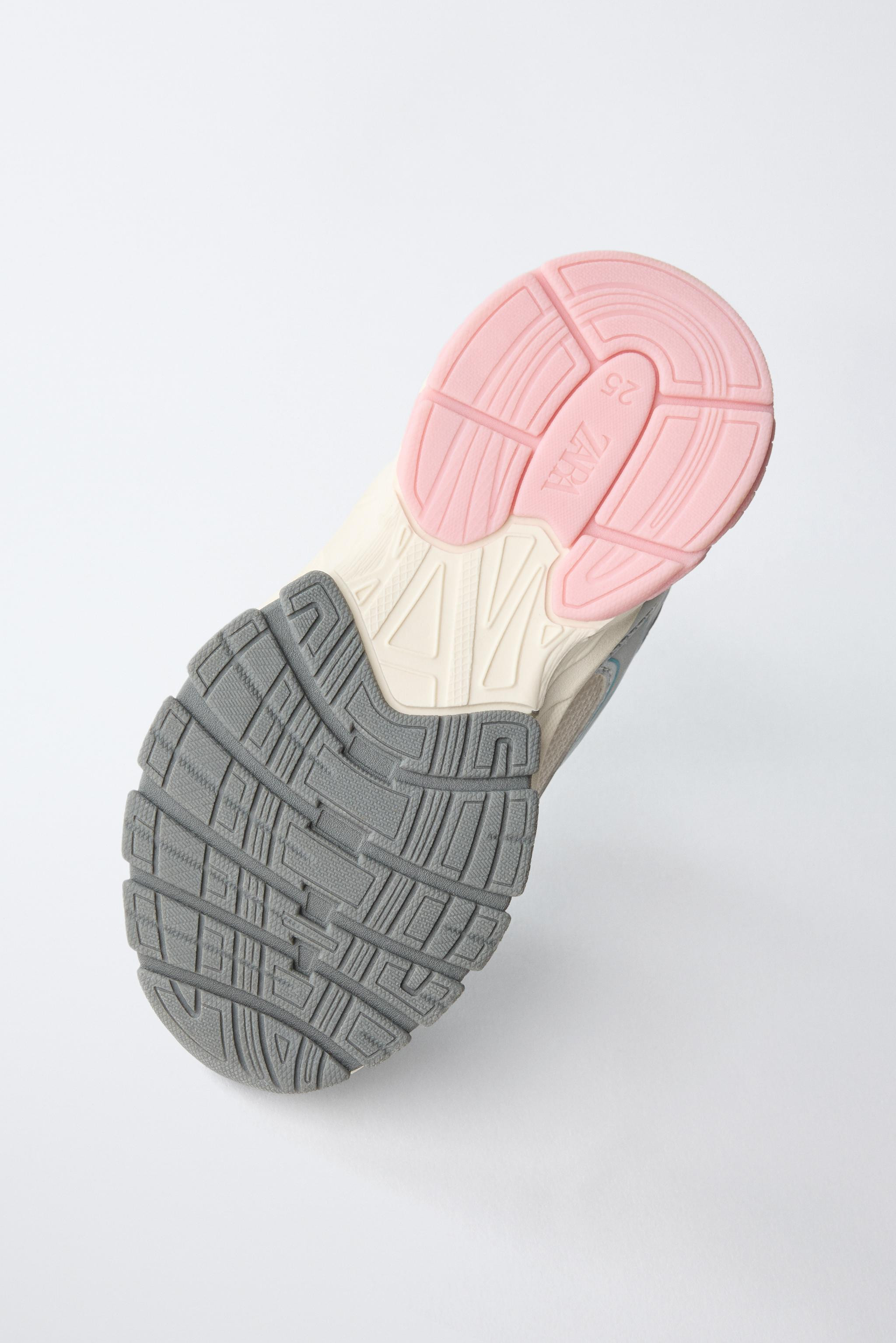 MINNIE MOUSE © DISNEY TRAINERS | Zara UK