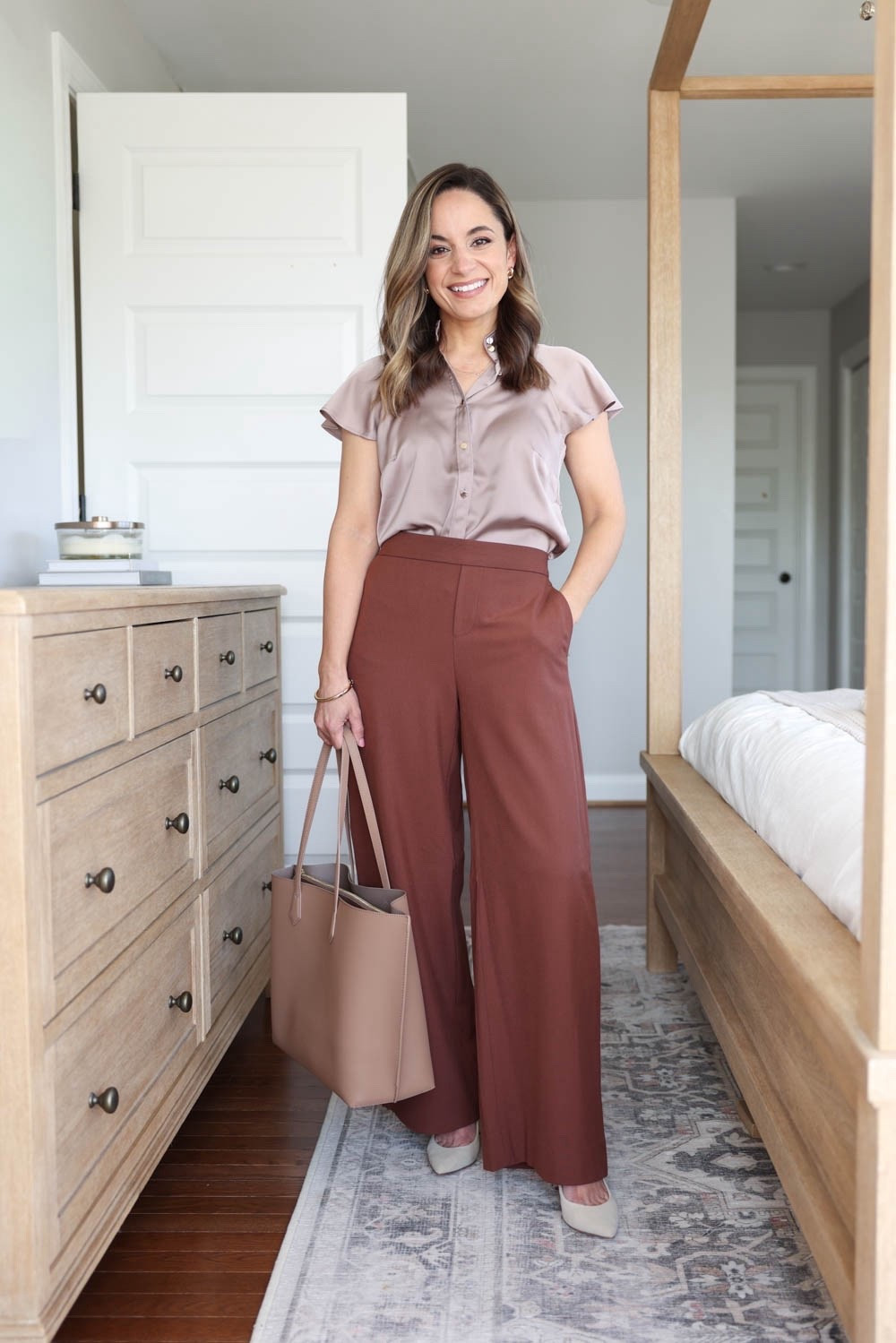 Three spring outfit ideas for work! 

Outfit 1
Top (WHBM): xxs 
Pants (BR Factory): petite 00/xxs - auburn brown (mostly sold out but similar to  warm brown that is in stock) 29” inseam I can only wear with a heel 



My measurements for reference: I’m 4’10” and 105lbs. My bust, waist, and hip measurement is 32”, 24”, and 36”.
