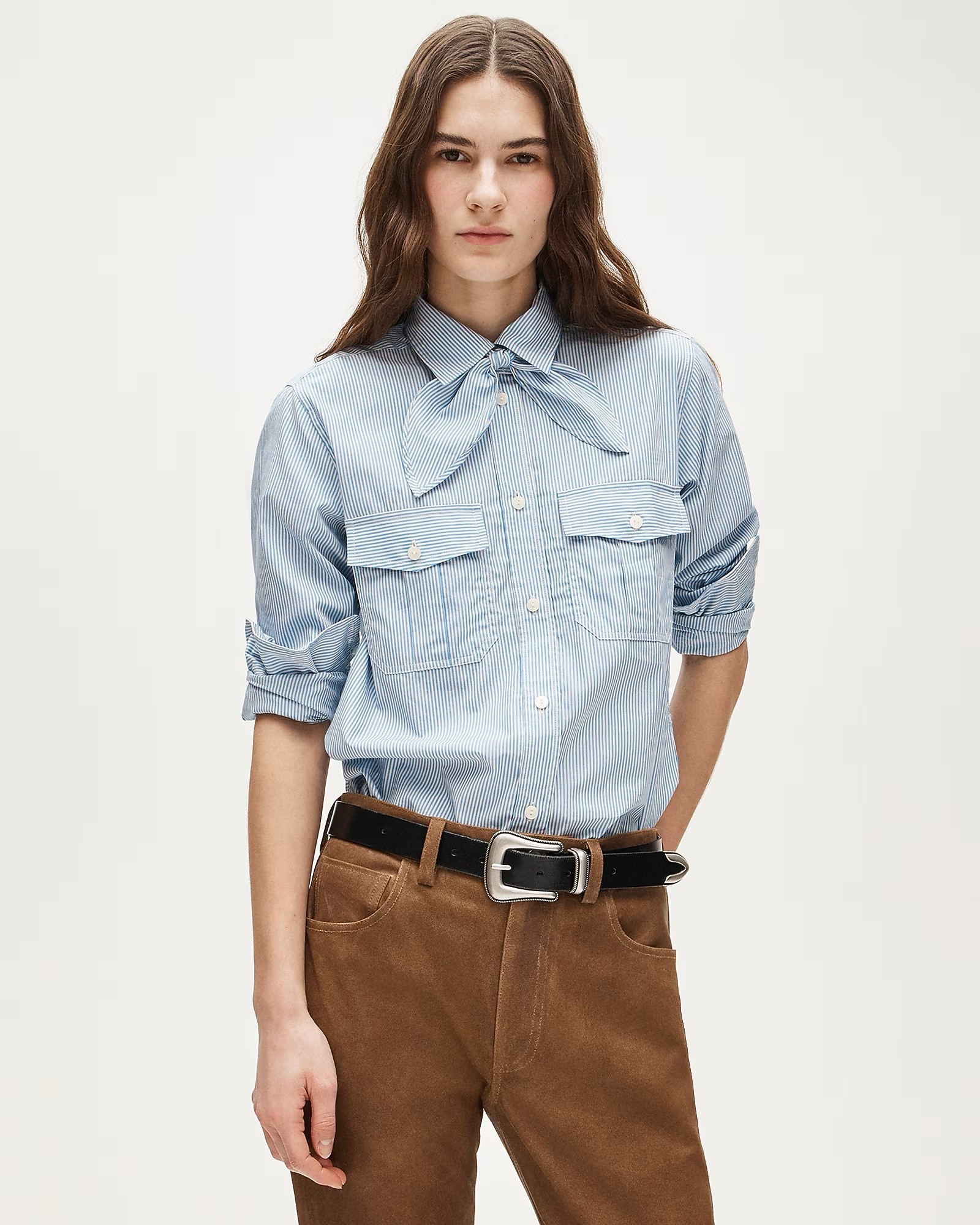 Collar tie shirts are so 2026! You’ll see them everywhere this spring/summer! 