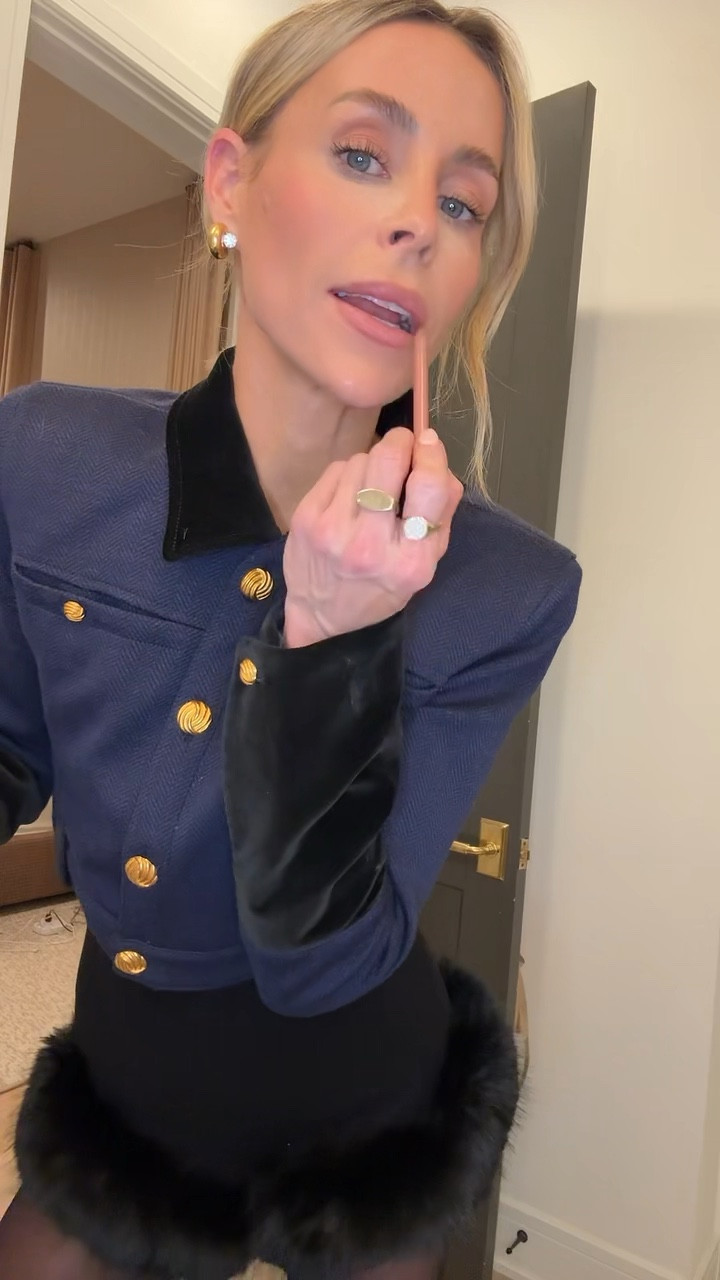 e.l.f. Cosmetics lip for the perfect last-minute touch before heading out the door 💄 #Ad #Paidlink #elfcosmetics #elfingamazing #eyeslipsface #crueltyfree #vegan #elfpartner @elfcosmetics