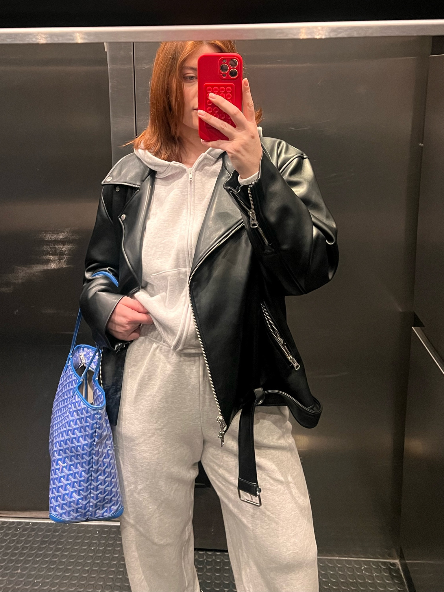 Hoodie - L 
Sweats - XL 