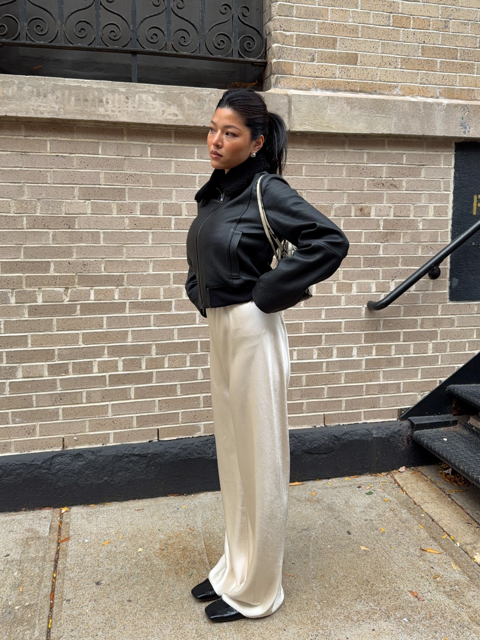 Keeping it simple, but elevated with effortless layers for this holiday’s gatherings @vince @nordstrom #nordstrompartner
