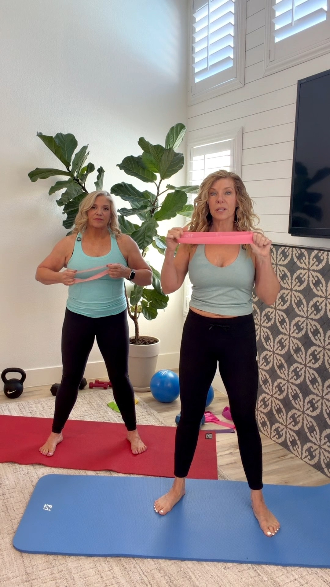 One of my favorite workout essentials lately 💪✨ These workout bands are so good for activating muscles, adding resistance, and making workouts even more effective — whether at the gym, at home, or while traveling 🤍

Super easy to use and perfect for lower body days 🔥

#LTKfitnessgoals