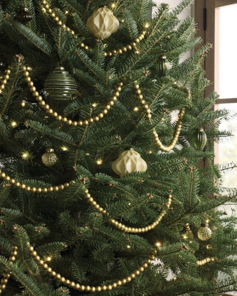 Hearth & Hand Gold Garland

This garland is beautiful to add to any tree. 🎄

#LTKHoliday #LTKHome #LTKGiftGuide