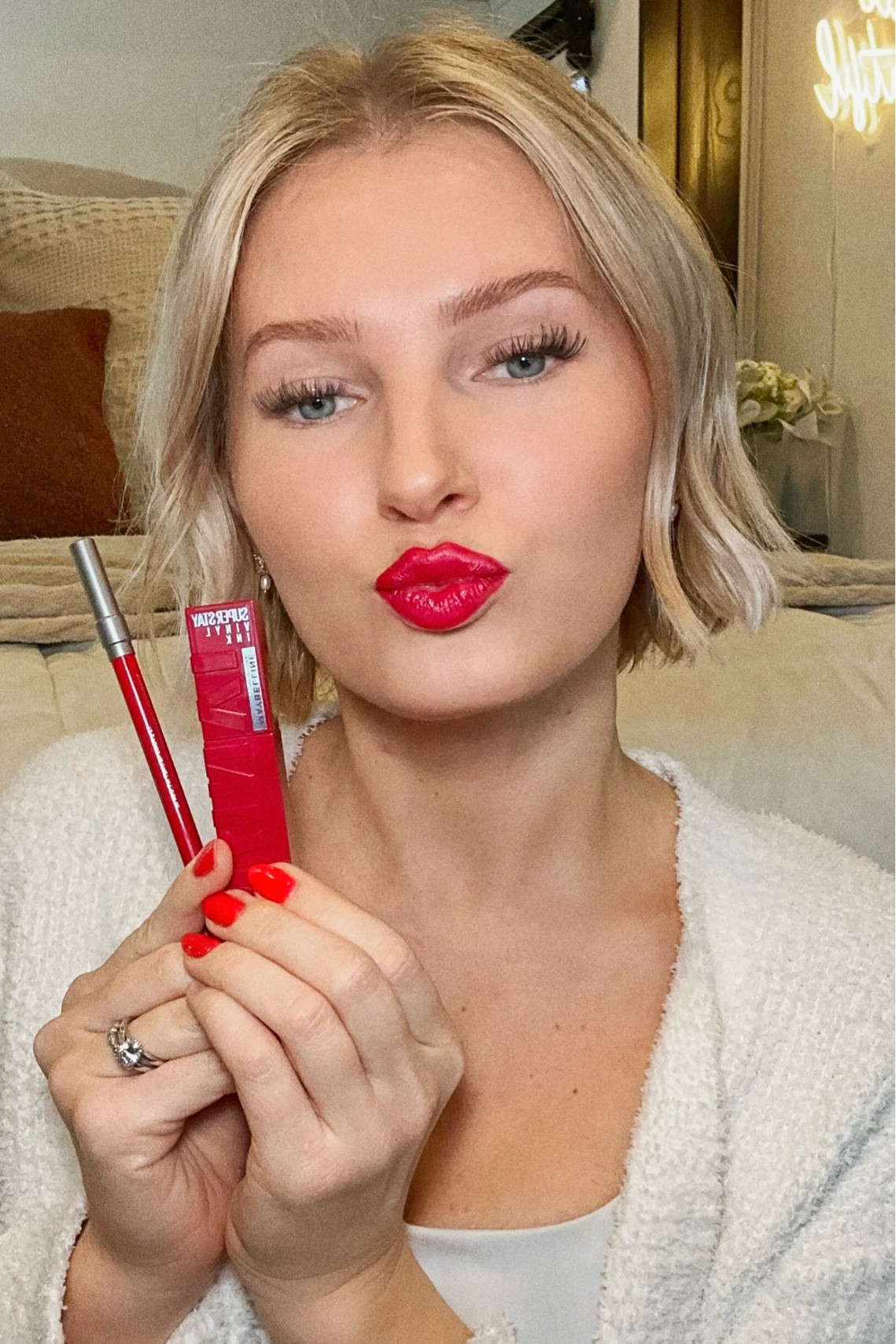 Holiday red 💋 

#LTKstyletip #LTKSeasonal #LTKHoliday