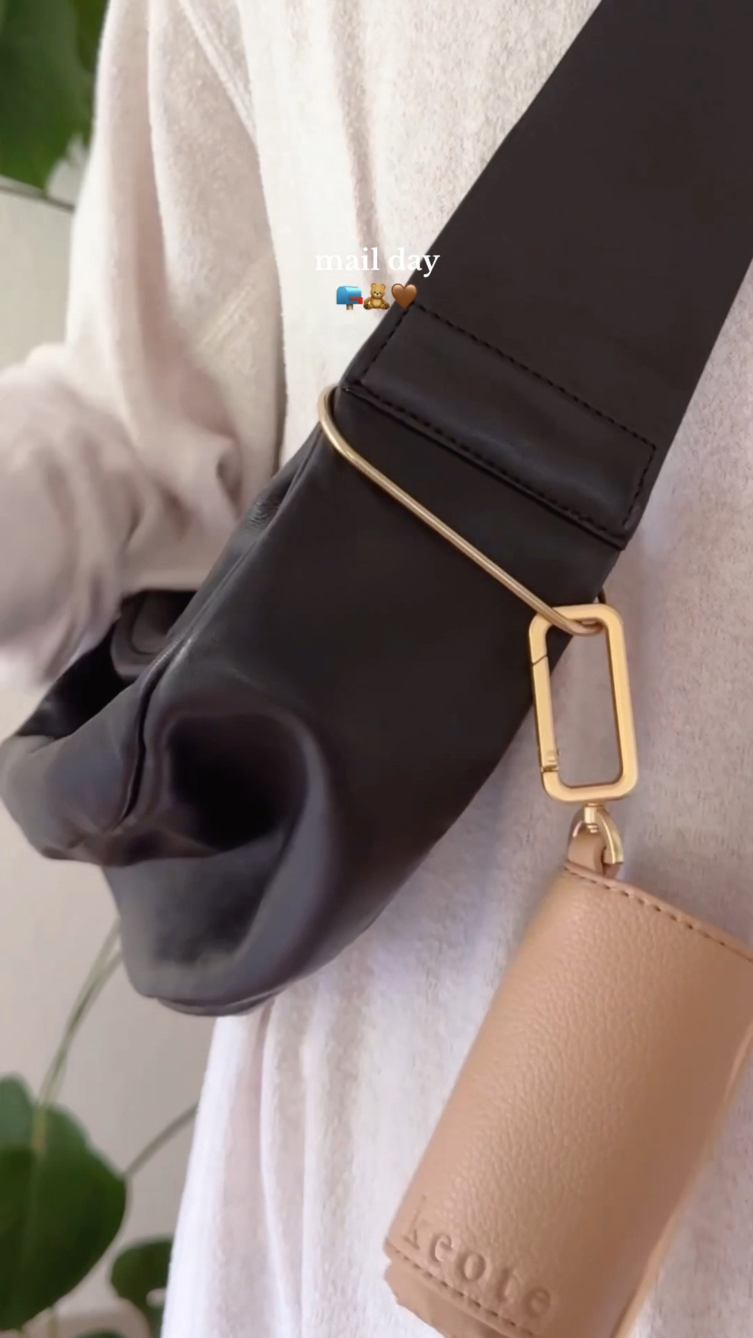 Such a neat and elegant design for a reusable bag. Also added a large ring loop to easily attach it to the bag 🤎🧸 


#LTKU #LTKVideo #LTKfindsunder100