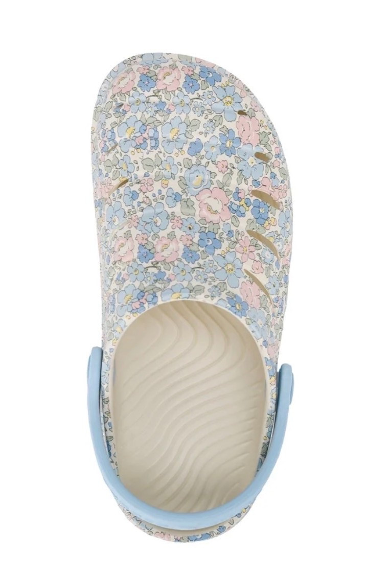 Cutest girls shoes from Walmart! Only $12.98 sizes 13 little kid - 6 big kid.