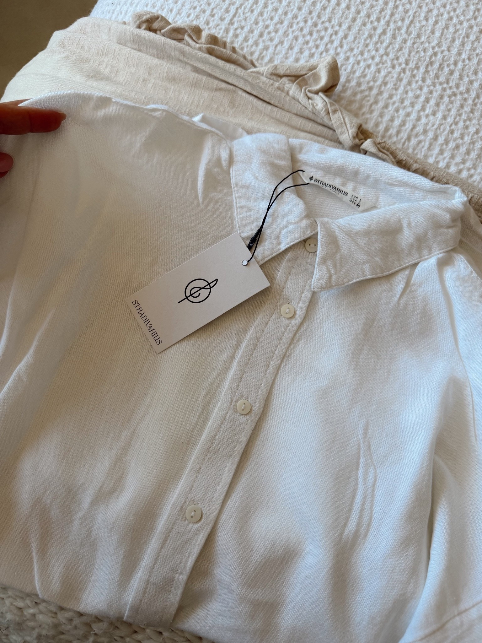 A summer staple 🙌🏼

Linen shirt, white, summer outfit, holiday outfit, wardrobe staple

#LTKuk #LTKsummer #LTKstyletip