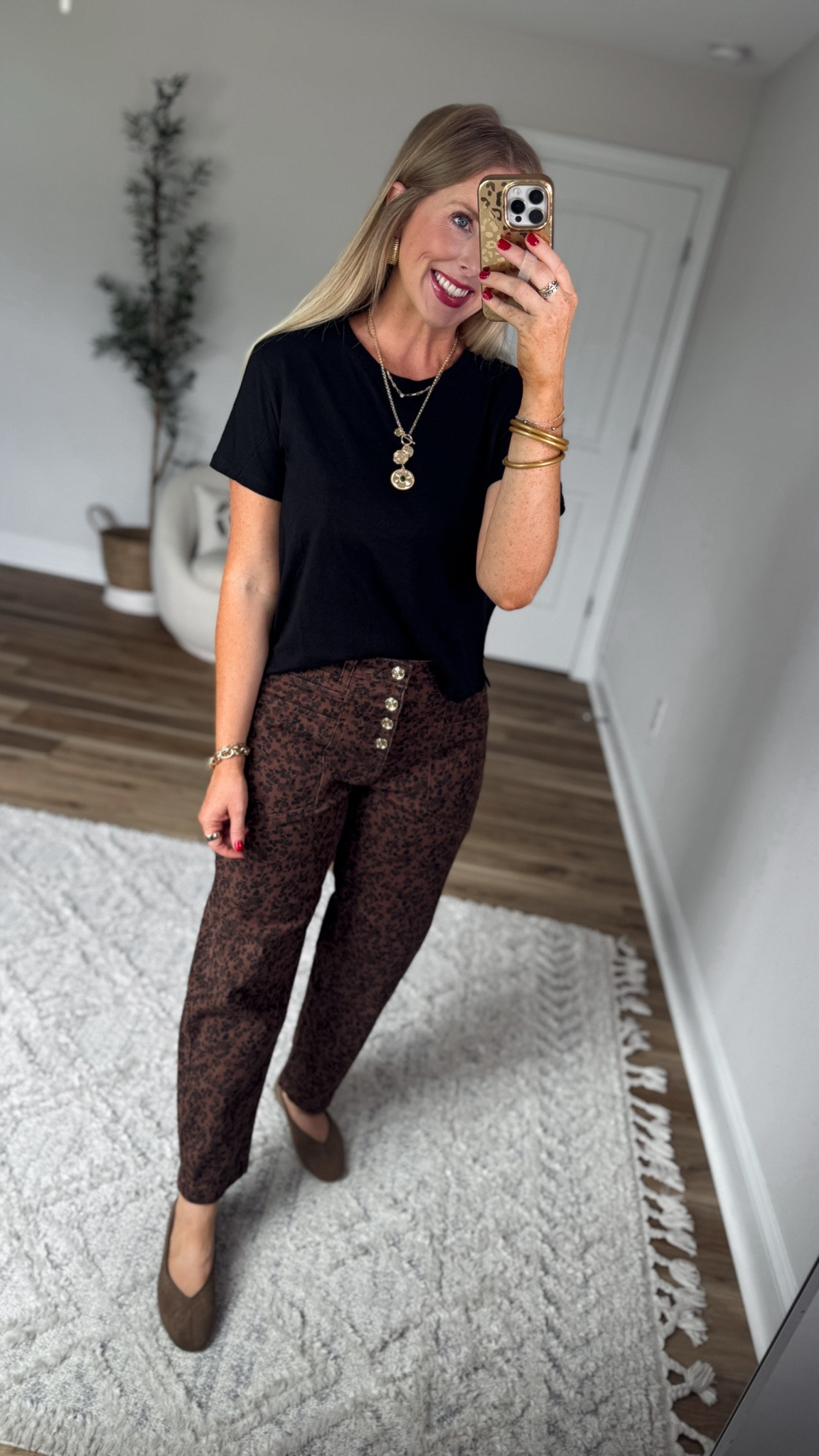 Weekend Walmart Wins try-on
Black tee- small
Gold button floral jeans- 6

#LTKootd
