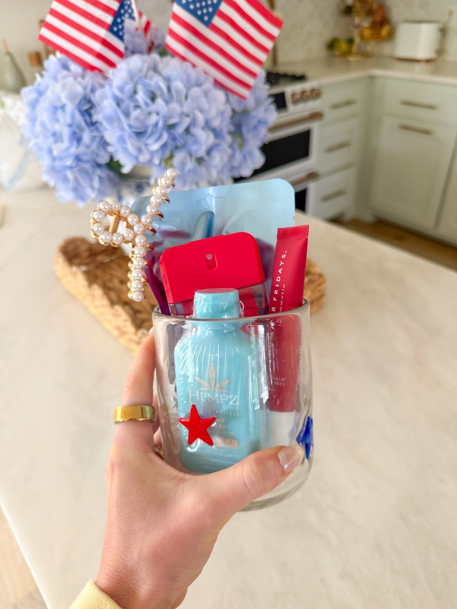 Patriotic gift - mini gift basket 





Patriotic stars icon glass
Amazon finds 
Red white blue 
Patriotic decor
Patriotic style 
Summer gift

#LTKselfcare #LTKSeasonal #LTKMothersDay