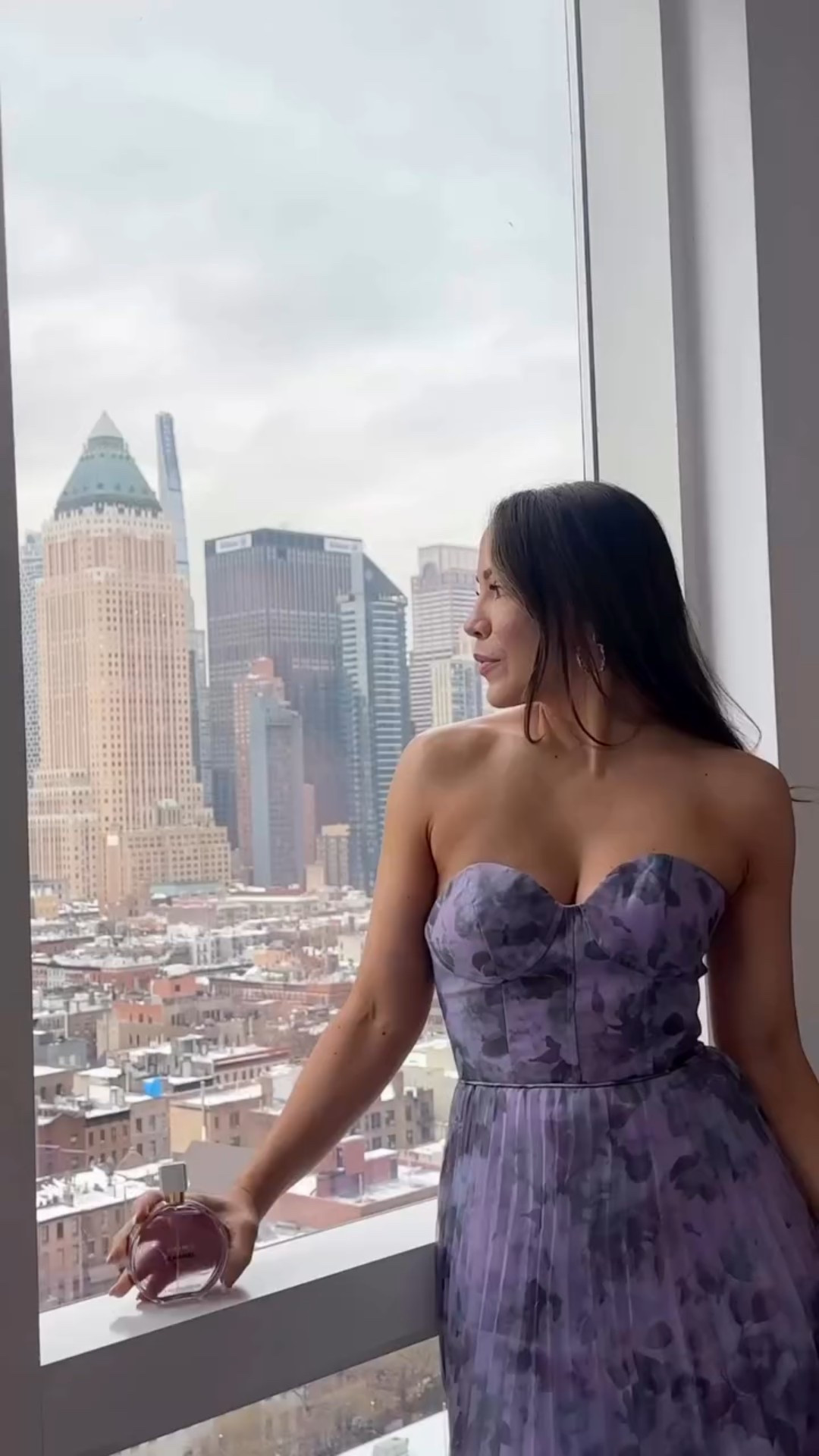 I took the chance… and it changed everything #chanelpartner @welovecoco @chanel.beauty 

Notes: sparkling raspberry, blooming rose geranium, and warm woody amber notes.

#welovecoco #giftfromchanel #newyorkcityviews #nyfw2026 
new York fashion week, New York view, Times Square, luxe perfume, luxe beauty, Chanel