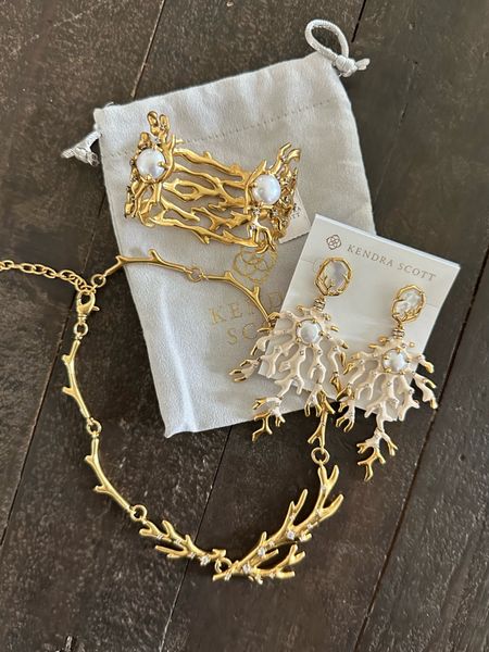 The new Kendra Scott summer jewelry arrivals are STUNNING! 

Summer outfit, spring outfit, statement earrings, summer earrings, vacation inspo  

#LTKStyleTip #LTKSeasonal #LTKTravel