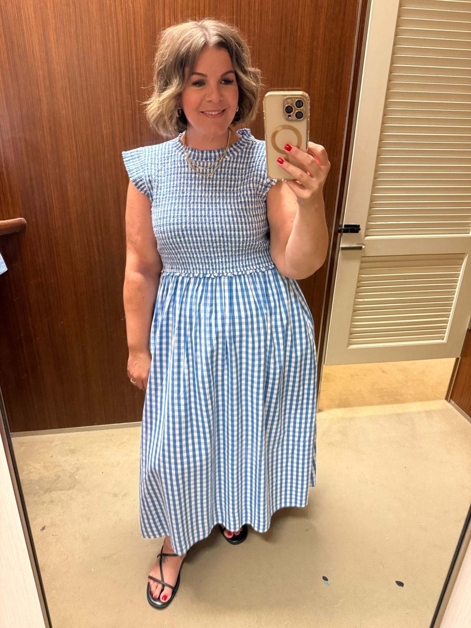 I’m obsessed with the smocked detailing on this gingham dress from Belk! I’m wearing size 16!

#LTKFindsUnder50 #LTKStyleTip #LTKPlusSize