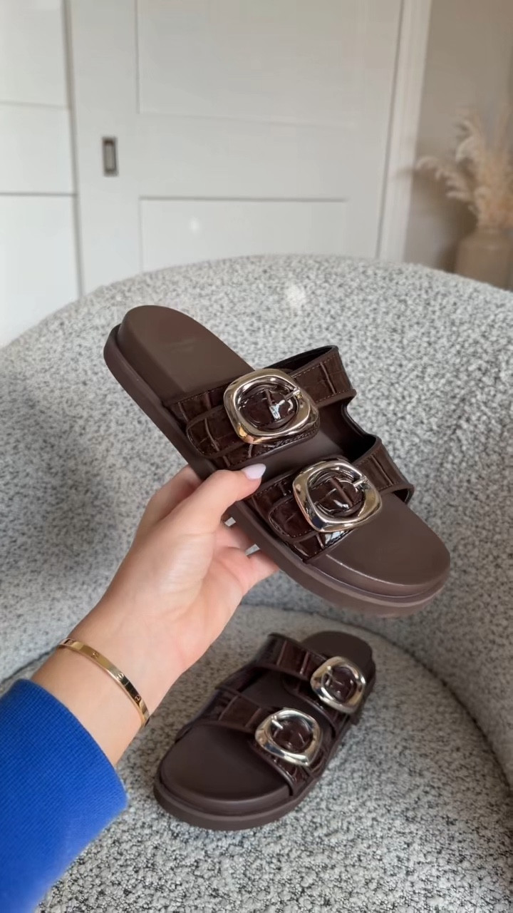 Bold spring sandals moment 🤎 The easiest way to elevate a simple outfit! 

@abercrombie #springsandals, #springstyle, #everydayoutfit, #casualchic, #springfashion 

#LTKSpringSale #LTKootd #LTKSaleAlert