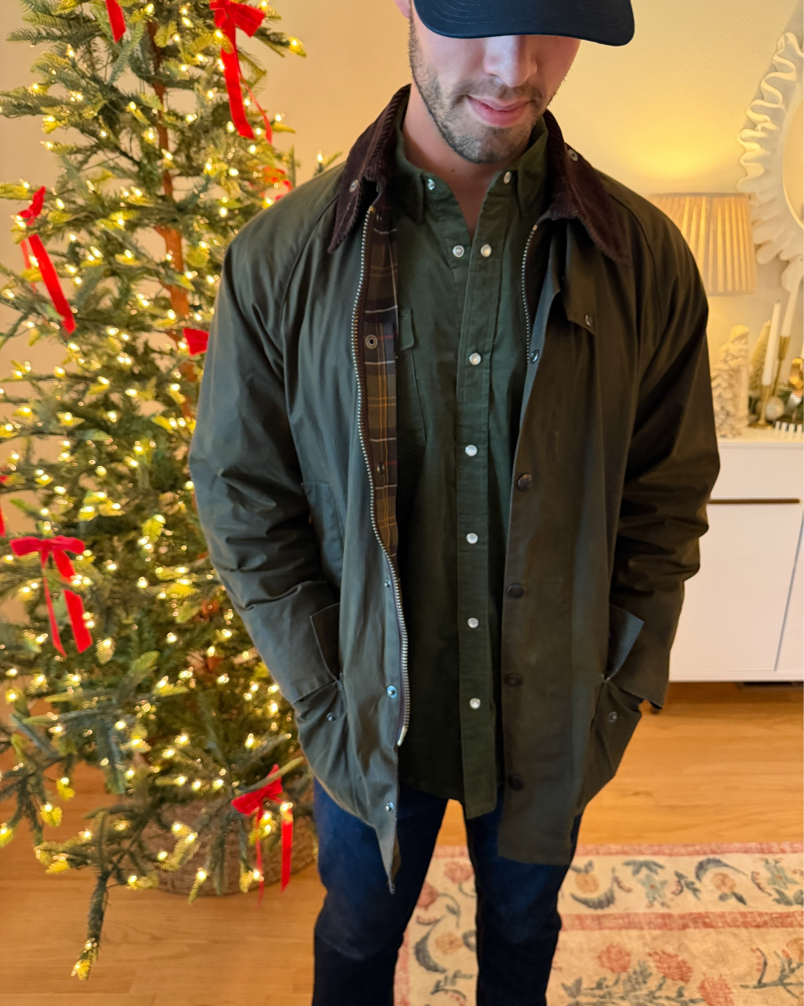 Grant’s fave items that would make great Christmas gifts! Grant is 6’2 and wears a 44 in Barbour jacket
