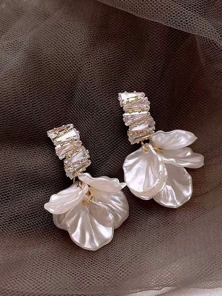 A Pair Of White Petal Drop Earrings Bohemian Holiday Style Holiday Earrings Female Gift Valentine's Day, Mom, Mother, Mother's Day, Gift | SHEIN