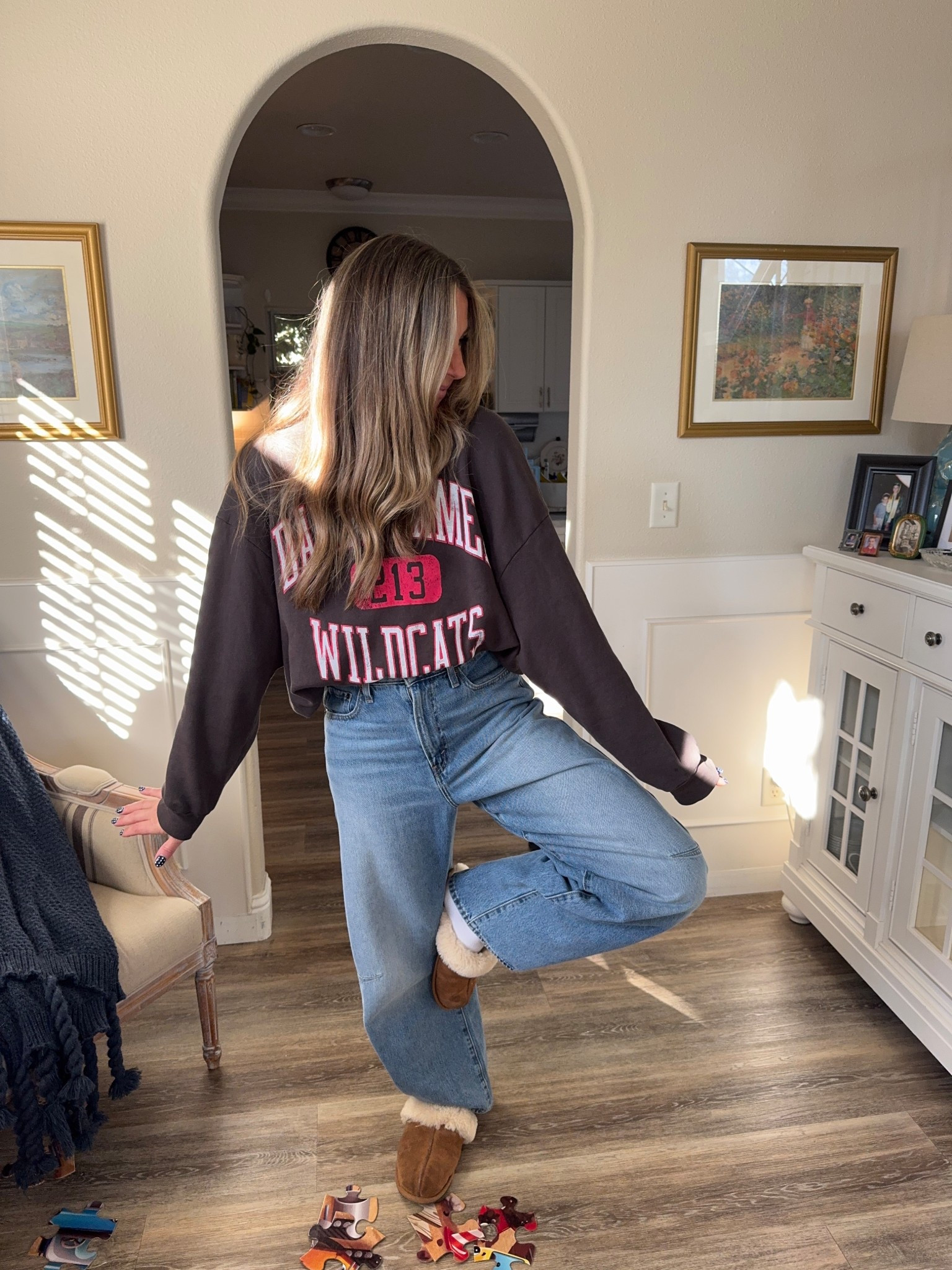 OOTD featuring my new favorite Levi’s cinch barrel jeans 🤍  
These are the viral Levi’s cinch waist barrel jeans and I finally get the hype. I sized up one (highly recommend) and here’s the fit breakdown:

Without the cinch: relaxed, comfy, slightly loose in a good way  
With the cinch: fits PERFECTLY at the waist and is super flattering  

If you’re between sizes or want that adjustable waist fit, I recommend sizing up one and using the cinch. It completely changes the fit and makes these such a good everyday denim option.

My sweatshirt is a Nuuly rental so I can’t link it! It’s the daydreamer brand tho!🩷

#LTKfinds #LTKstyle #LTKdenim #LevisJeans #BarrelJeans #CinchWaistJeans #EverydayOutfit #CasualStyle #MomStyle #AffordableStyle #DenimFinds #OOTD #FallDenim #RelaxedDenim #WardrobeStaples