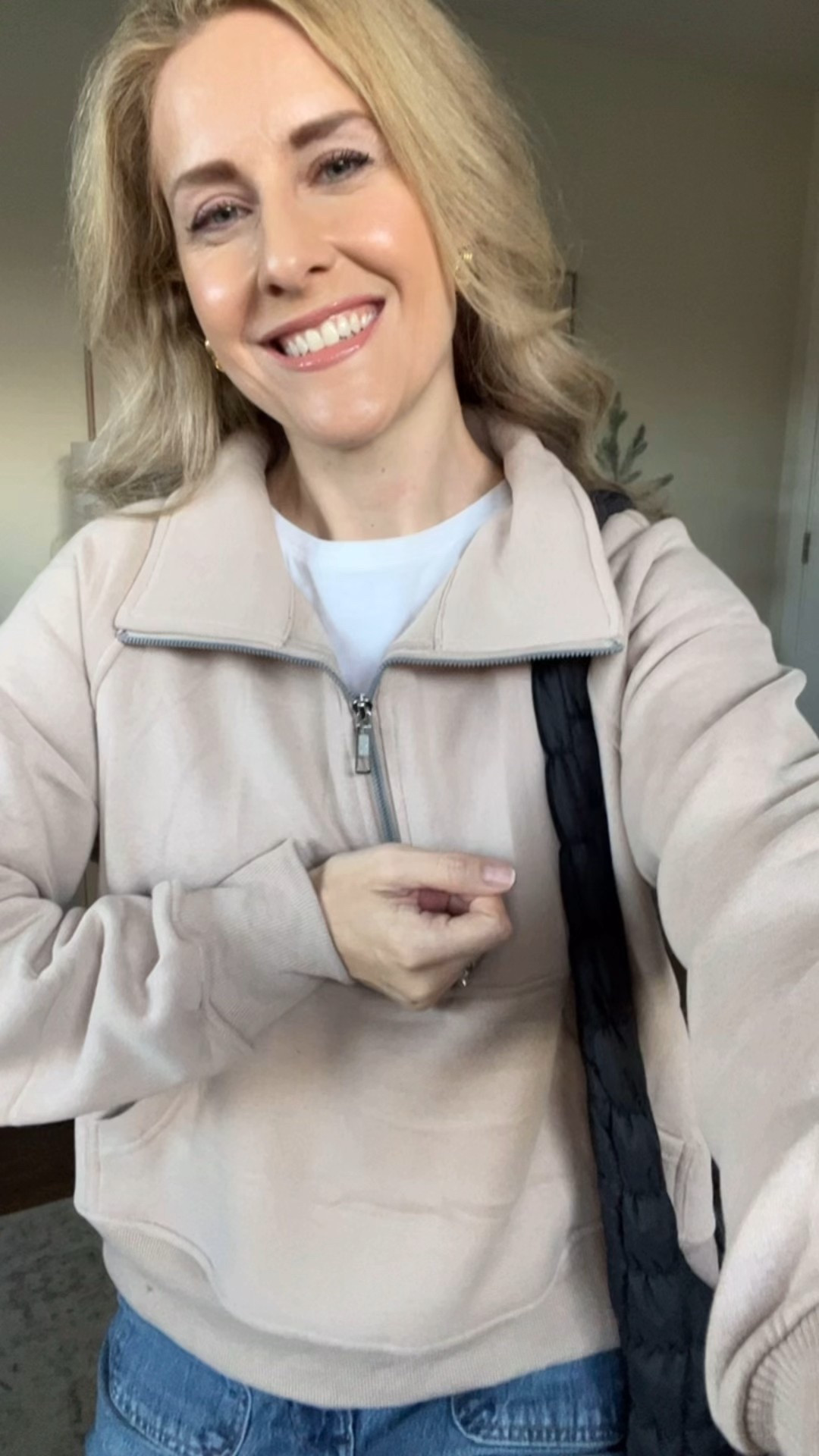 Amazon quarter zip pullover that looks like Lululemon at a fraction of the price. I’m wearing my usual size small here. Fleece lined. #amazonfinds momstyle

#LTKFindsUnder50