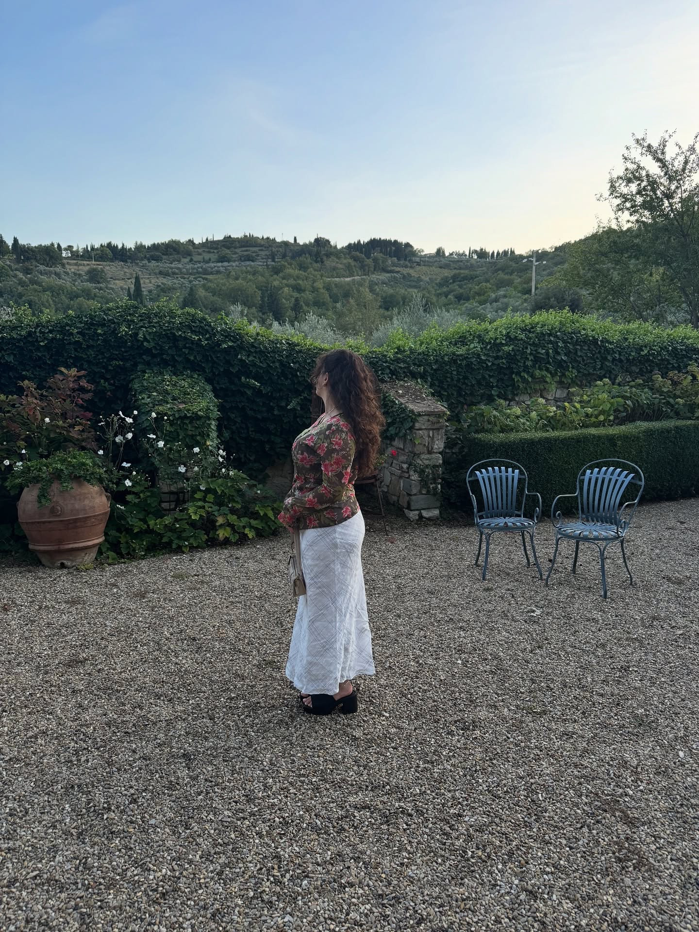 never needed anything more (than a tuscan view and a delicious white wine) 🌅🍷
.
.
#tuscany #toscana #winetasting #outﬁtinspo #ootd #tuscanwine #tuscanfood #tuscanholiday #honeymoon #newlywed #2025bride

#LTKtravel #LTKwedding #LTKdatenight
