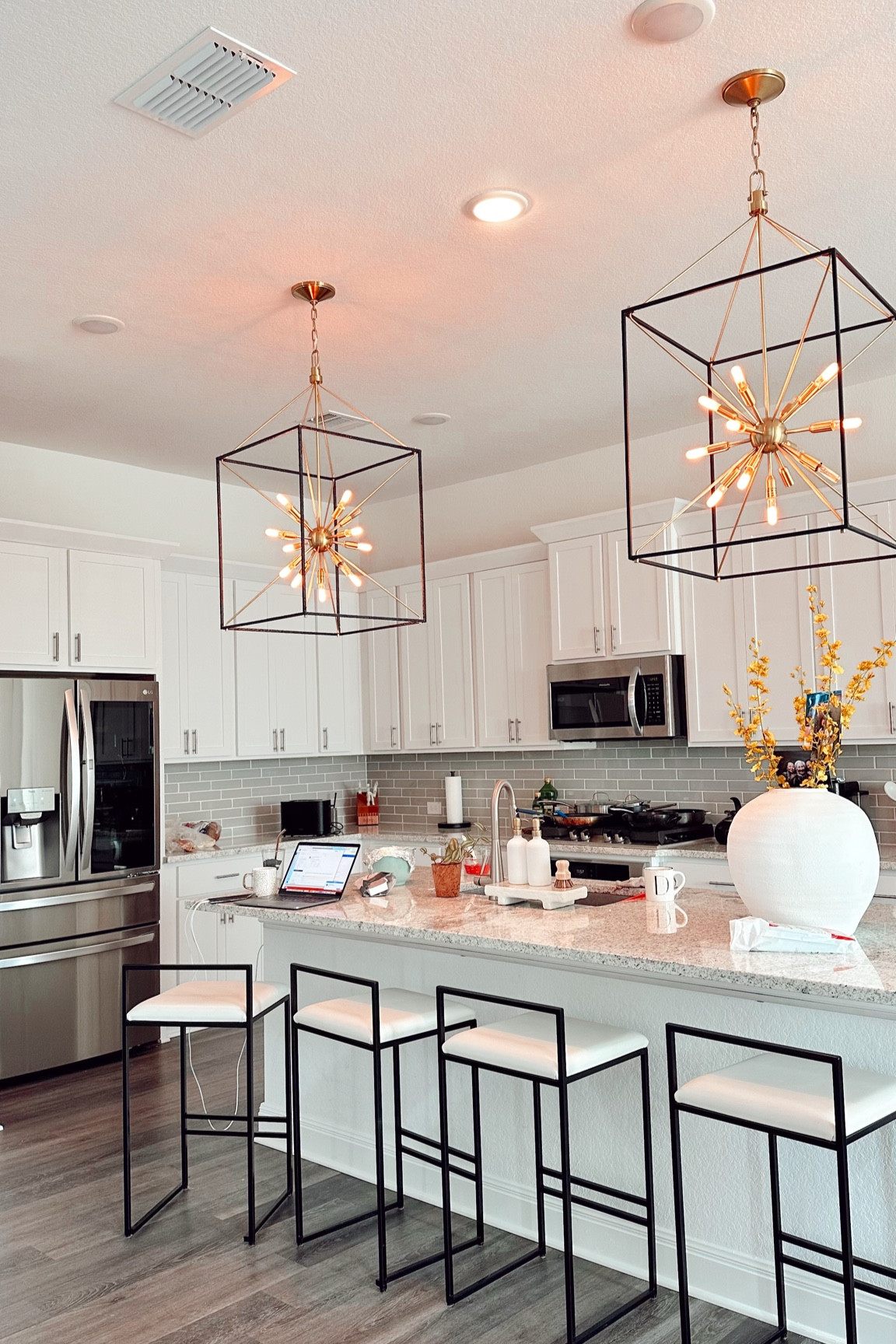 Kitchen vibes ✨✨ lumens Glendale pendant light Hudson valley lighting 

#LTKFamily #LTKVideo #LTKHome