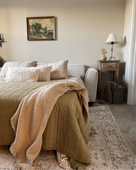 I love making the guest bed extra cozy and this time I added some fall touches 🤎

#falldecor #neutralfalldecor #bedding #guestbedroom #neutralhome #neutralrug #neutralhomedecor #homedecoronabudget #budgethomedecor #moderncottage #rustichome #vintagedecor 

#LTKhome #LTKSeasonal